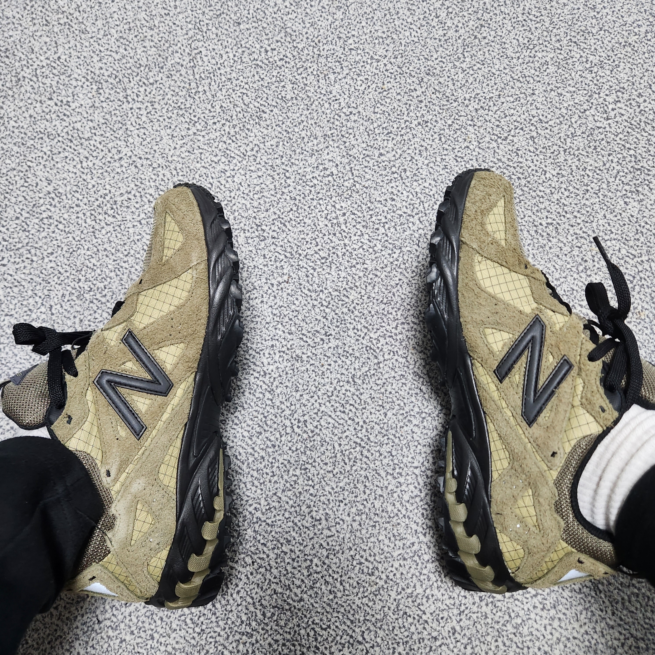 New Balance x Cayl ML610TCL Covert Green 착용 스타일
