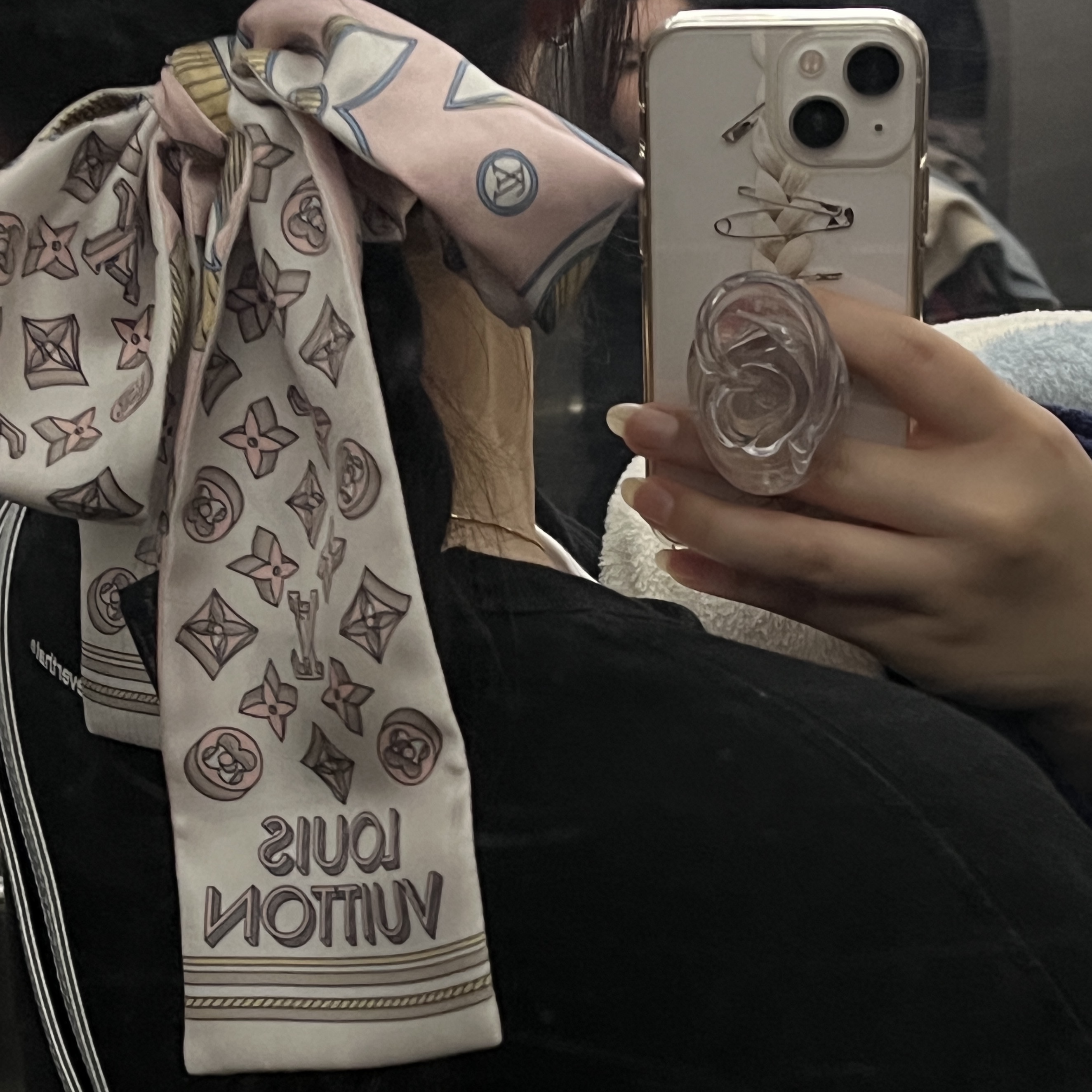 (W) Louis Vuitton Ultimate 3D Bandeau Light Pink 착용 스타일 - 2