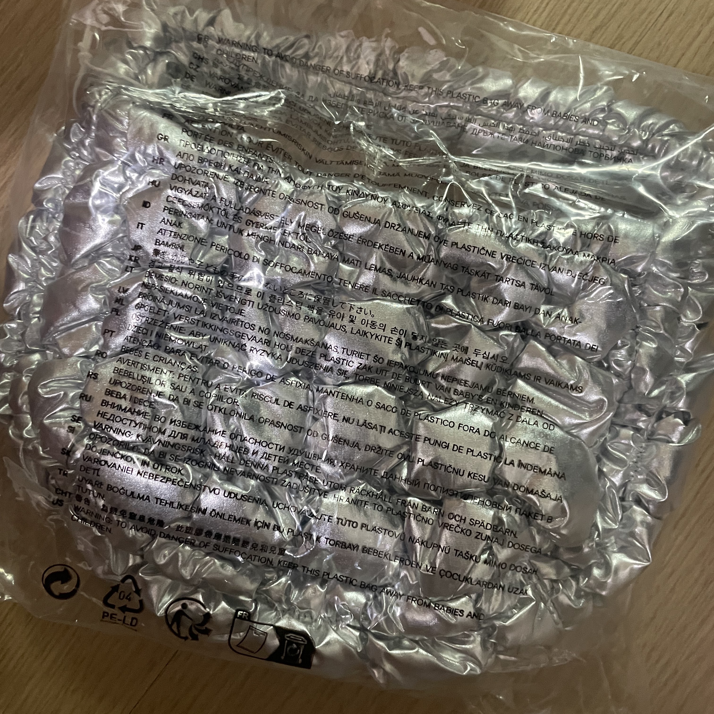 COS Quilted Micro Bag Silver 착용 스타일