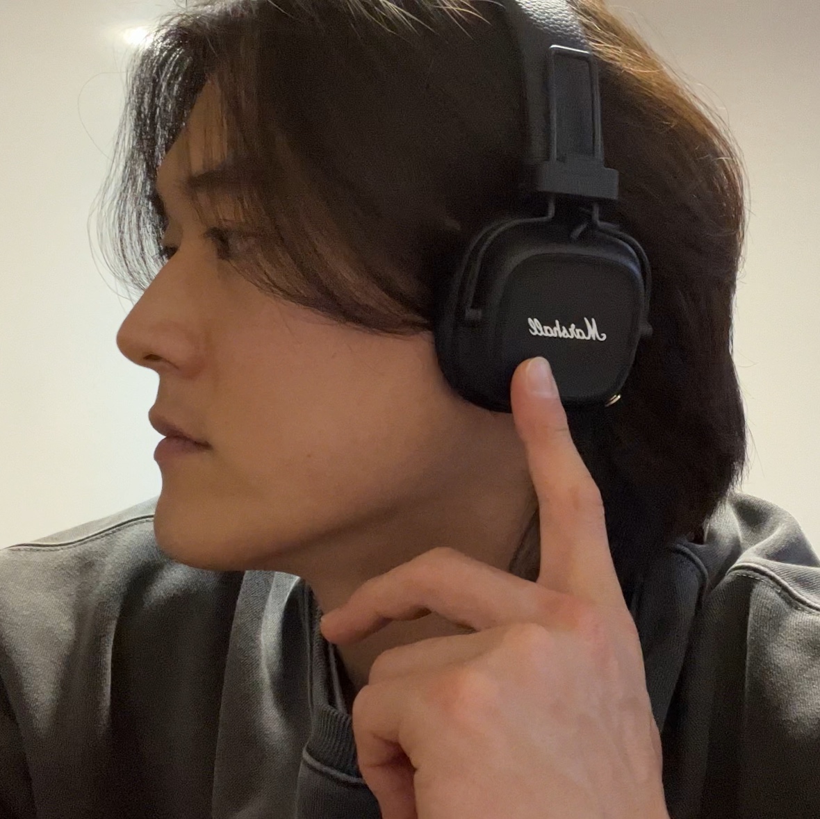 Marshall Major IV Black (Korean Ver.) 착용 스타일