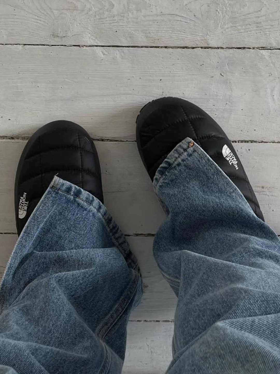The North Face Thermoball Traction Mule V Black, (W) The North Face Thermoball Traction Mule V Black 착용 스타일 - 5