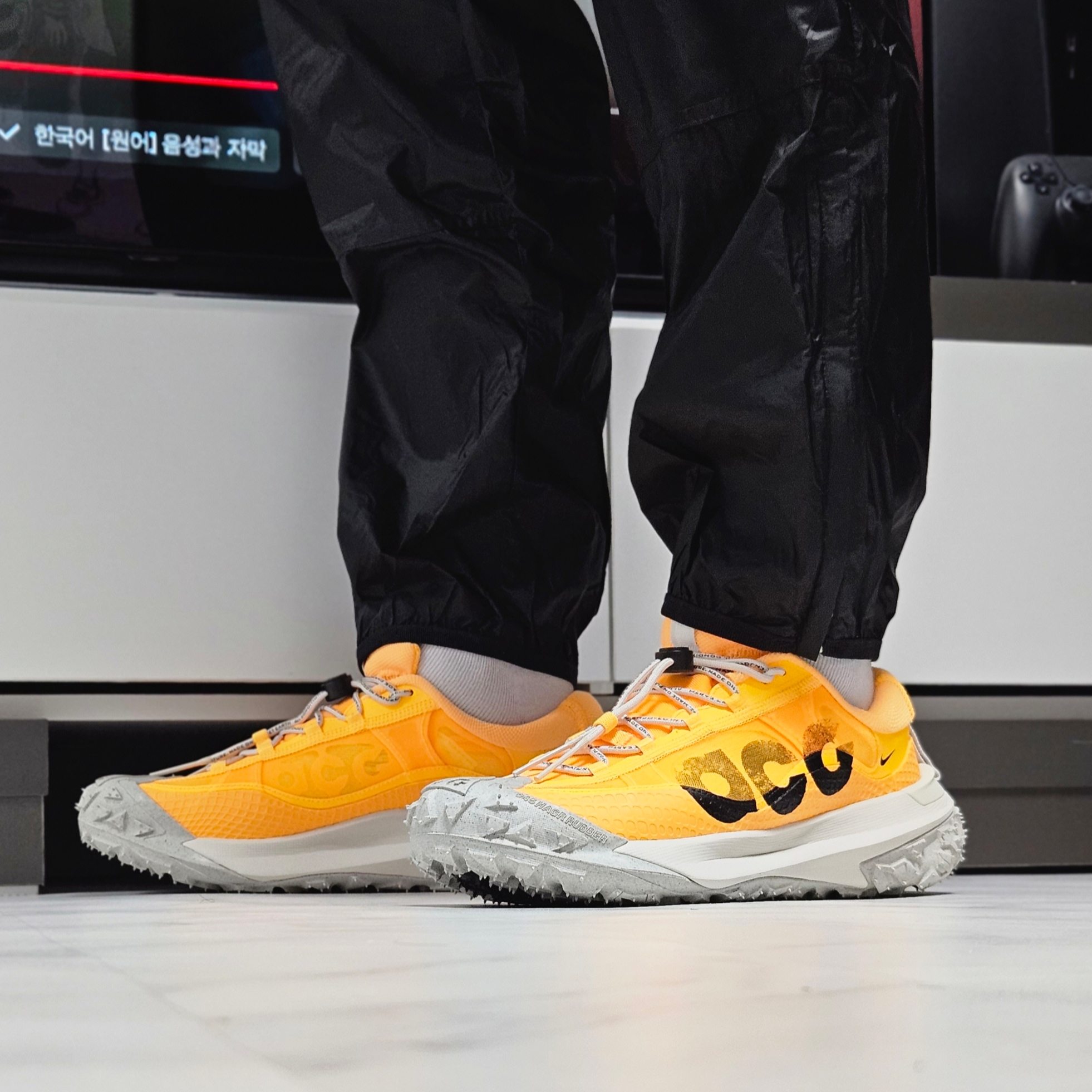 Nike ACG Mountain Fly 2 Low Laser Orange 착용 스타일 - 4