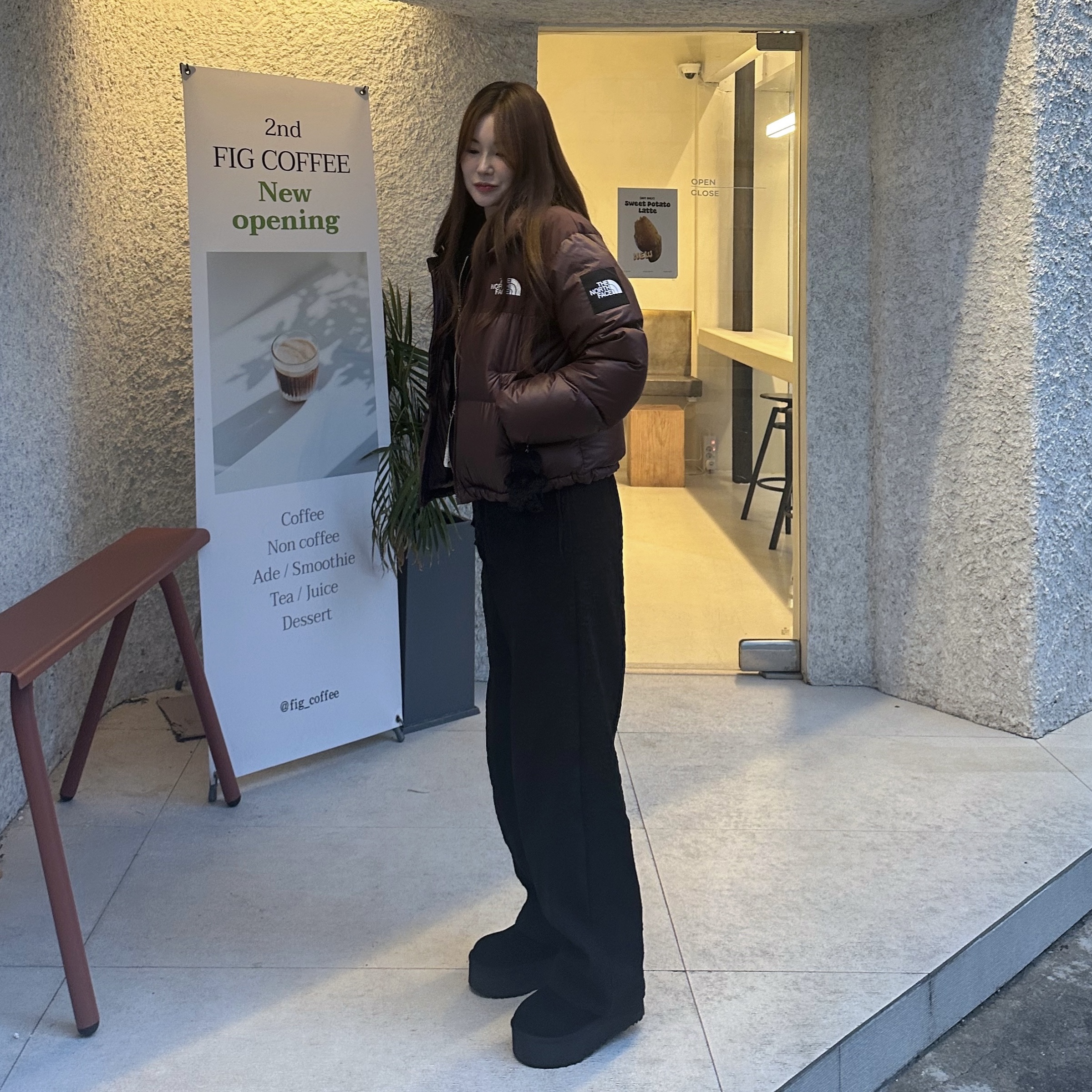 (W) The North Face White Label Novelty Nuptse Down Jacket Cocoa Brown, (W) The North Face White Label Novelty Nuptse Down Jacket Cocoa Brown 착용 스타일