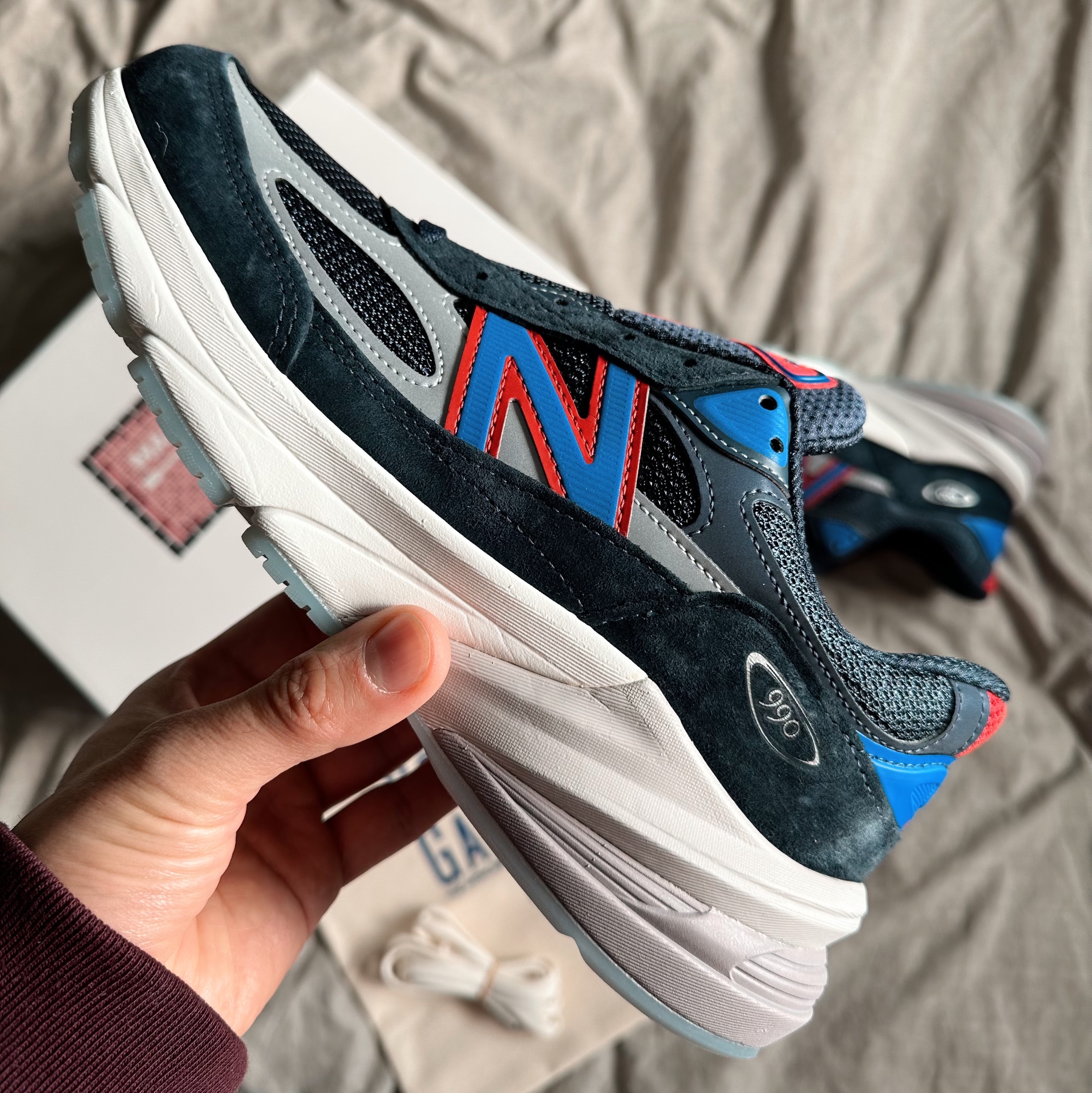 New Balance x Kith x Madison Square Garden 990v6 Made in USA Navy 착용 스타일 - 4