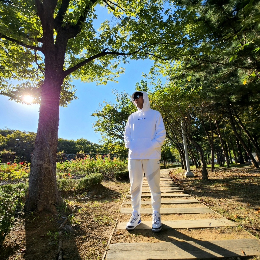 Converse x Fragment Hoodie White, Jordan 3 Retro Racer Blue 착용 스타일