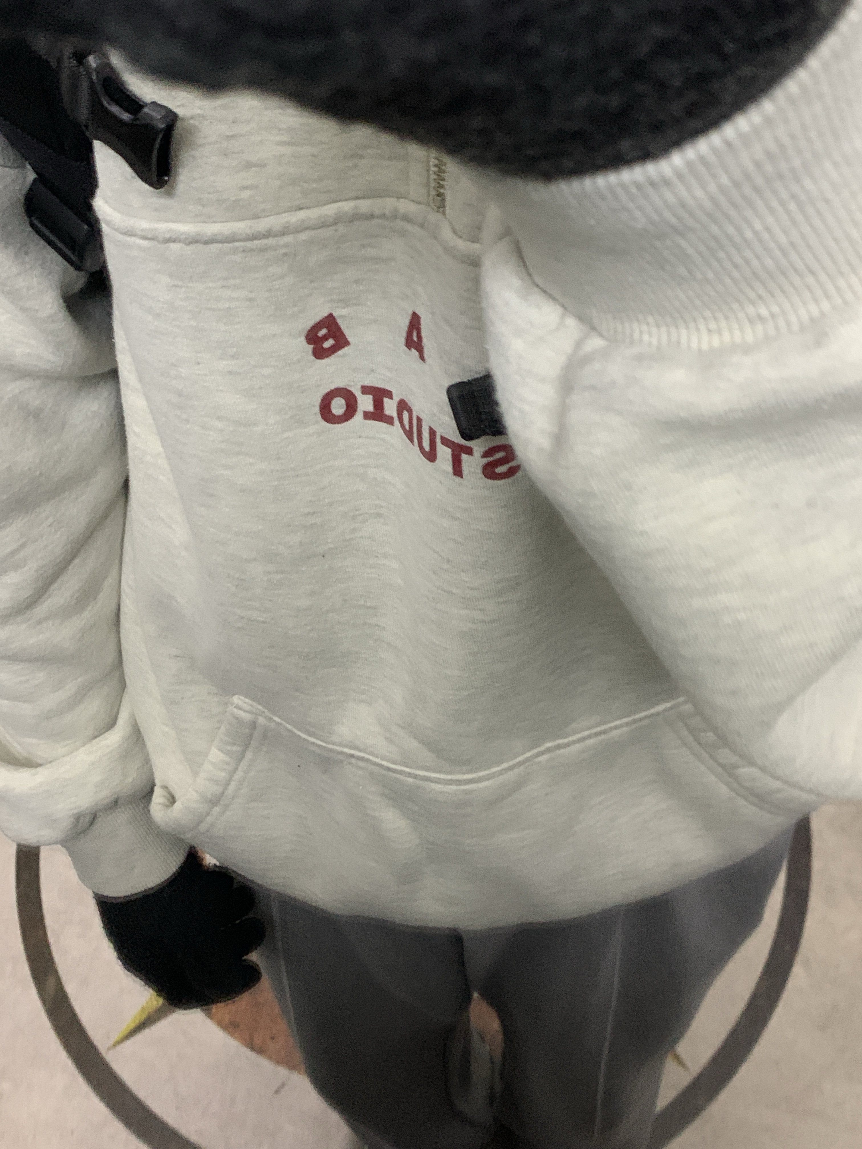 IAB Studio Half Zip-Up Oatmeal Burgundy 착용 스타일