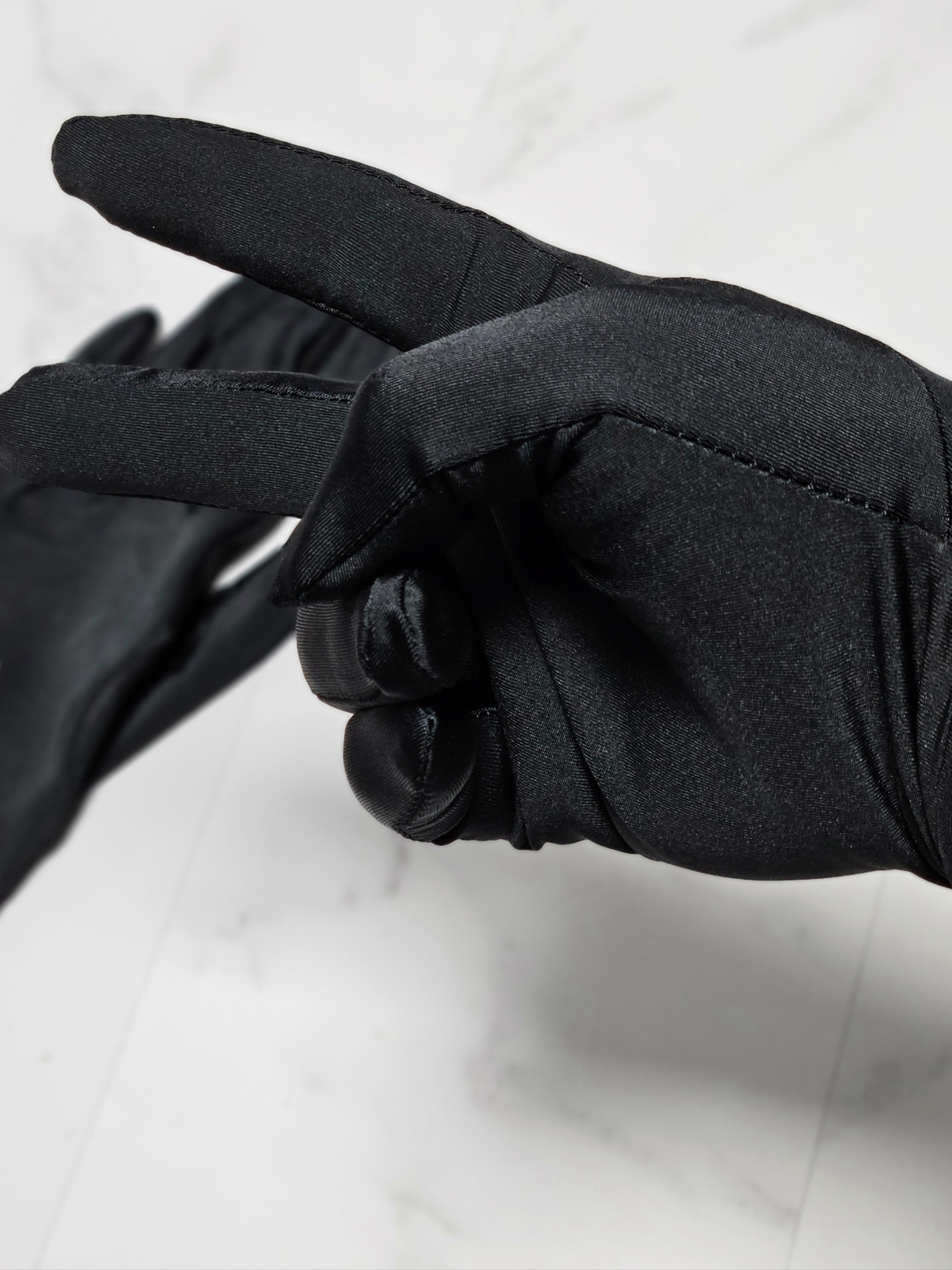 Nike ACG Dri-Fit Lightweight Gloves Black Silver 착용 스타일 - 4