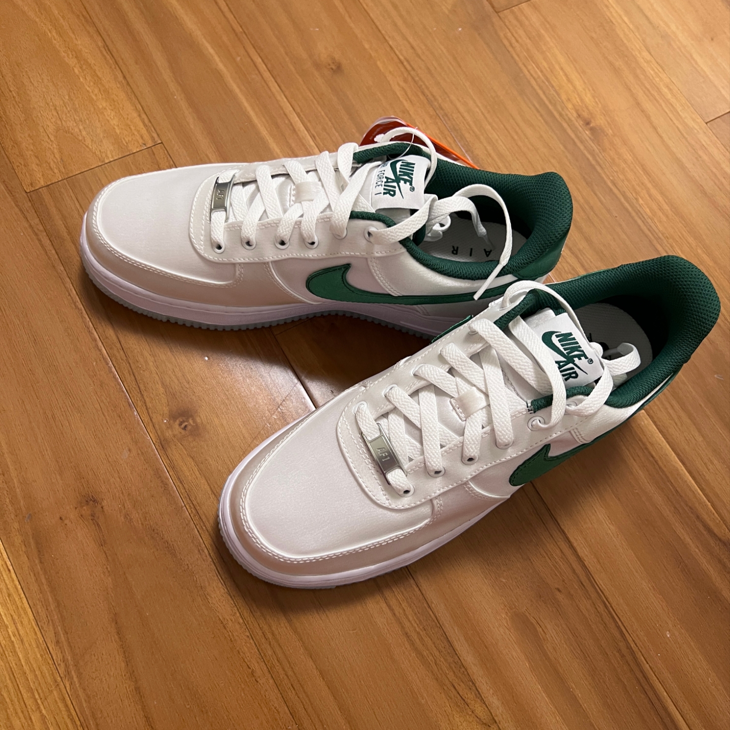 (W) Nike Air Force 1 '07 Essential White Pine Green 착용 스타일