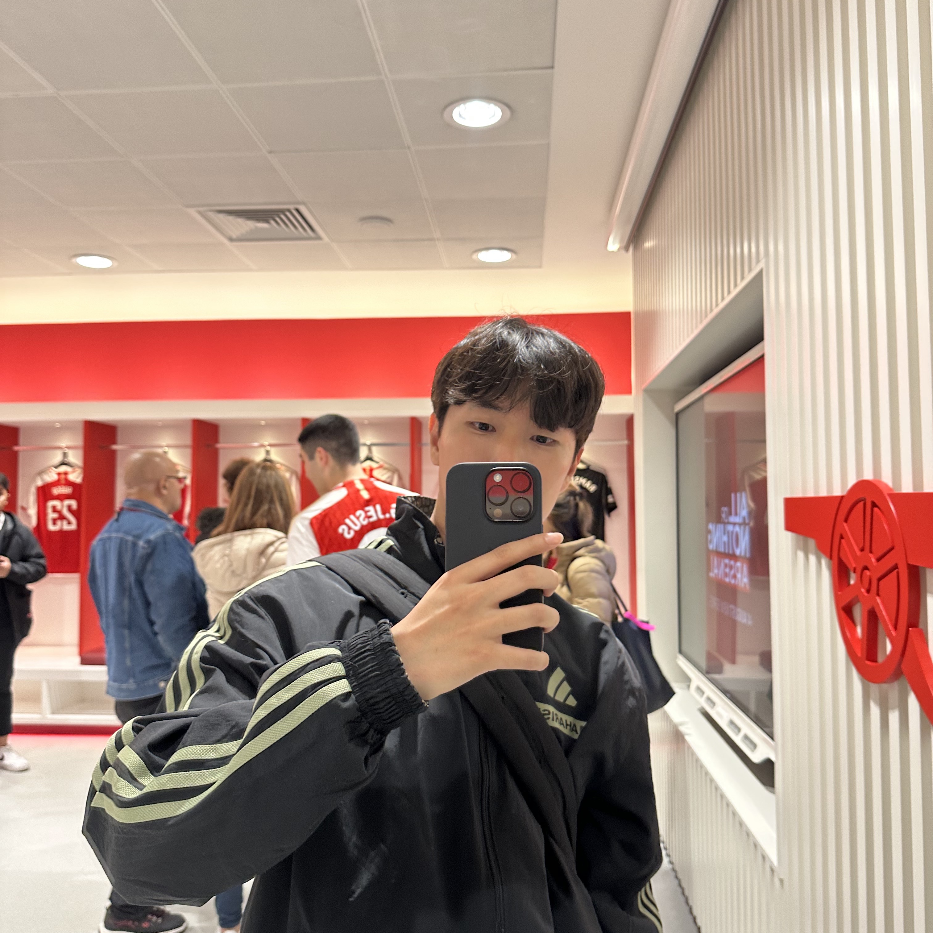 Adidas x Arsenal x Maharishi Anthem Jacket Black Tent Green - US Sizing, Adidas x Arsenal x Maharishi Anthem Jacket Black Tent Green - KR Sizing 착용 스타일 - 1