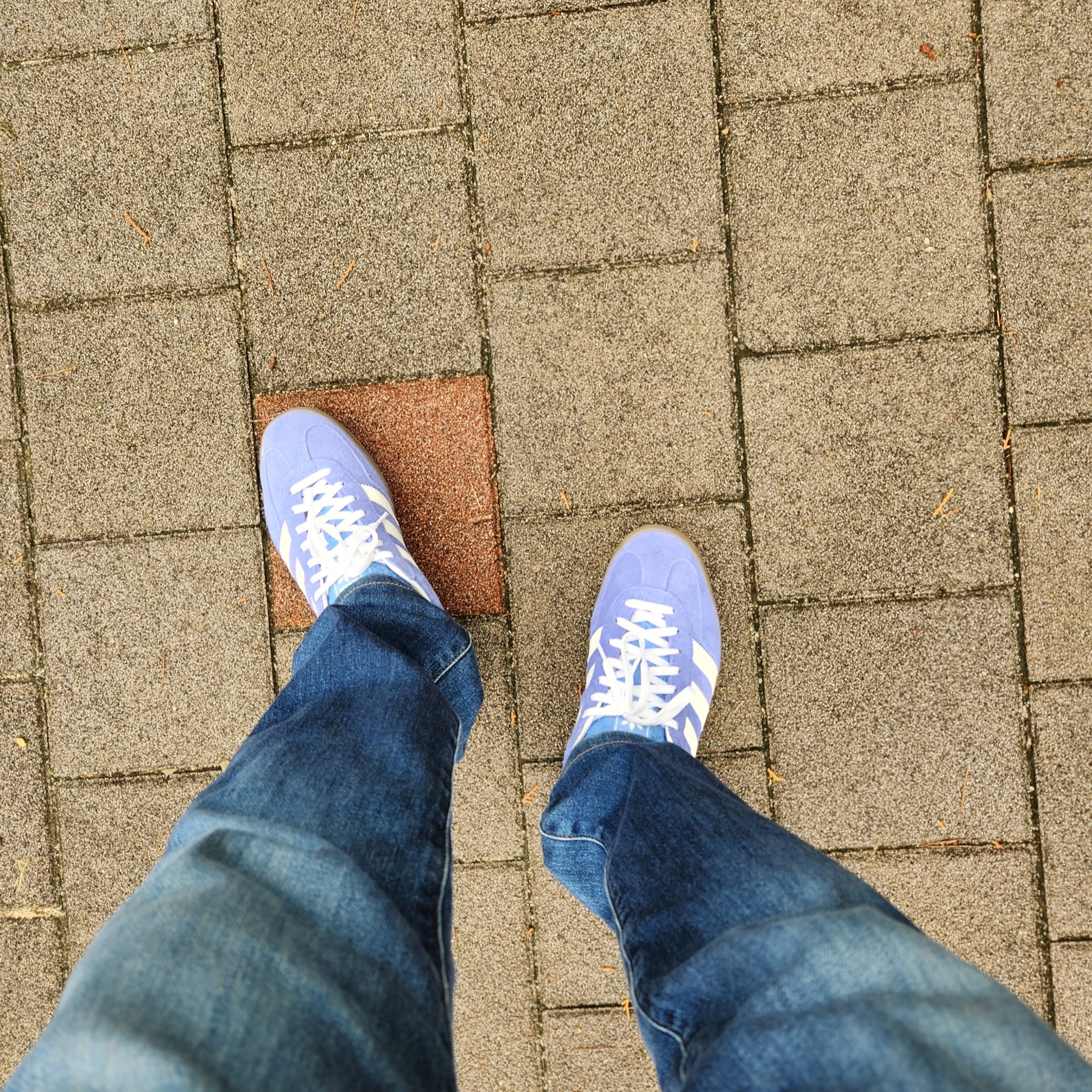 (W) Adidas Gazelle Indoor Blue Fusion Cloud White 착용 스타일