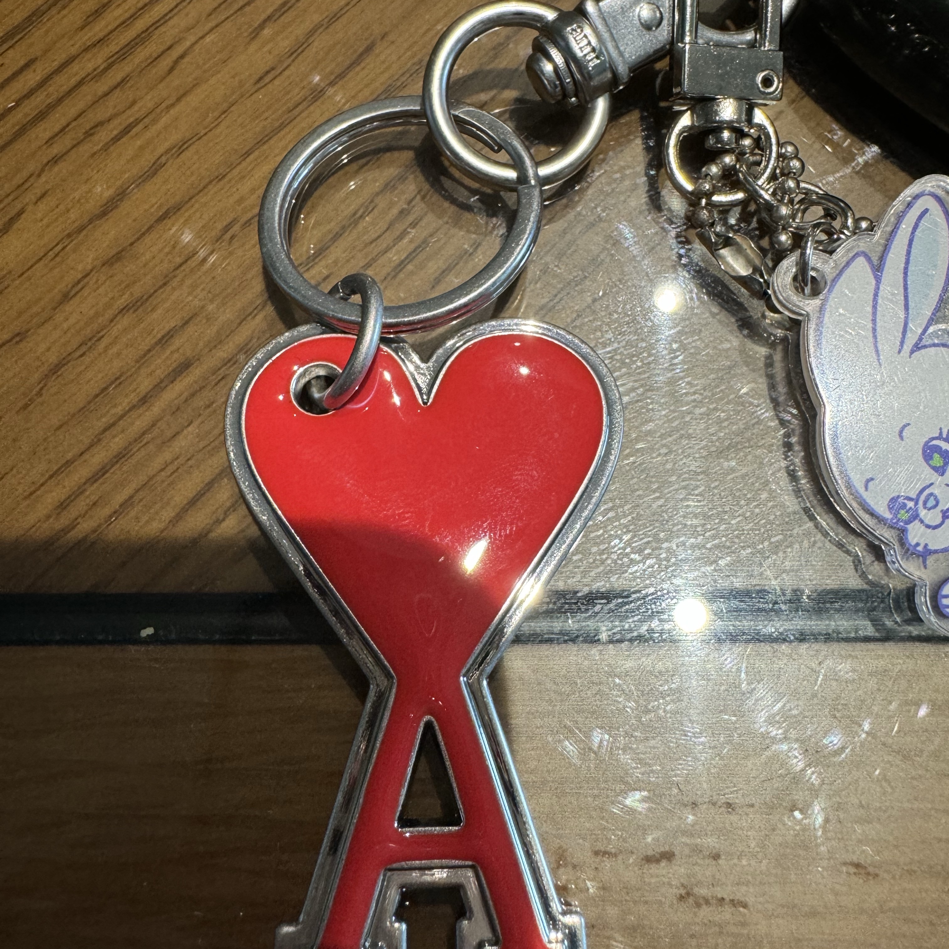 AMI de Coeur Keyring Red 착용 스타일 - 5