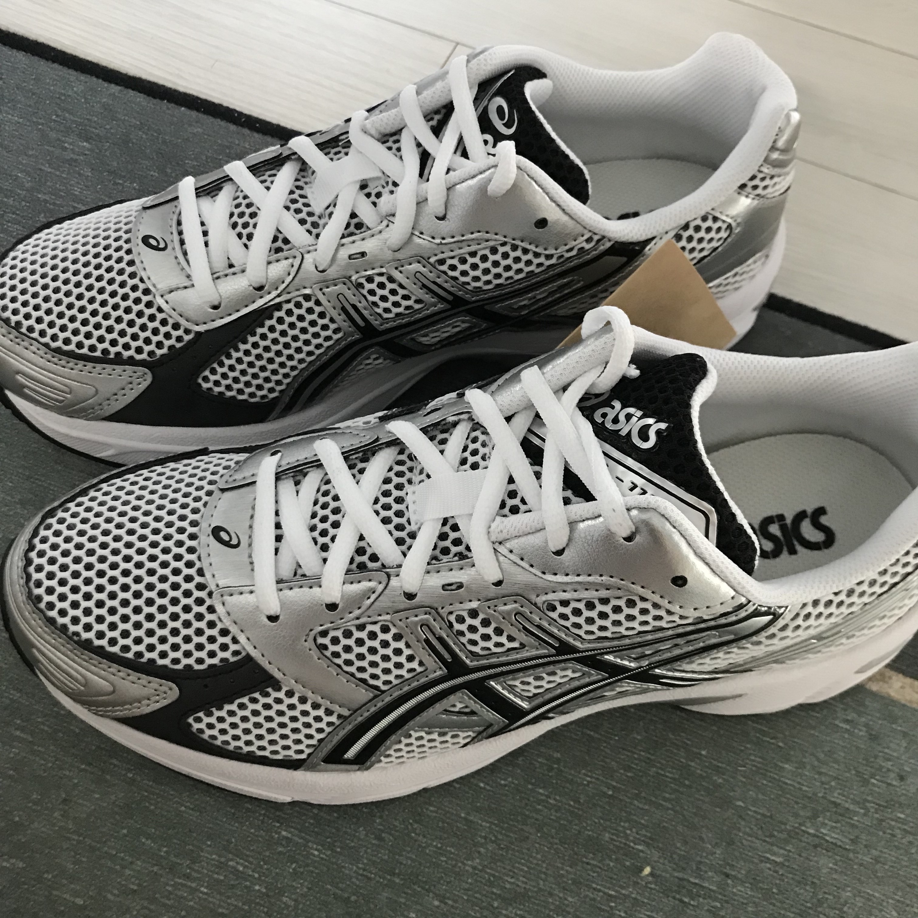 Asics Gel-1130 White Black 착용 스타일