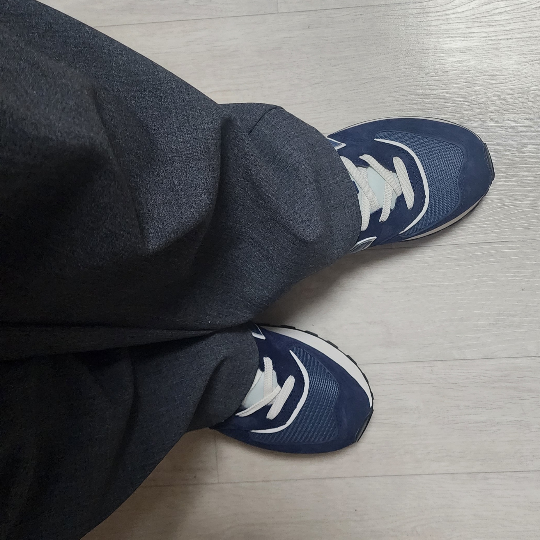 New Balance 574 Legacy Navy 착용 스타일 - 1