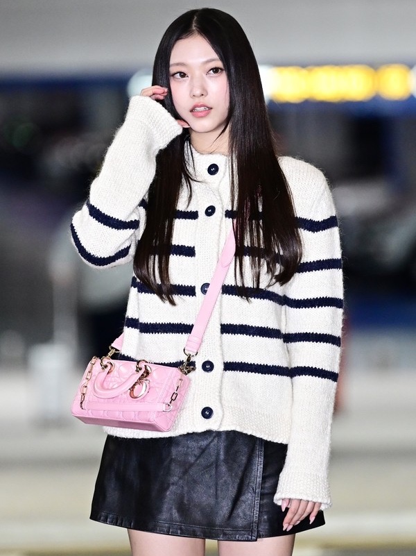 Dior Lady D-Joy Bag Cannage Denim Bright Pink 착용 스타일