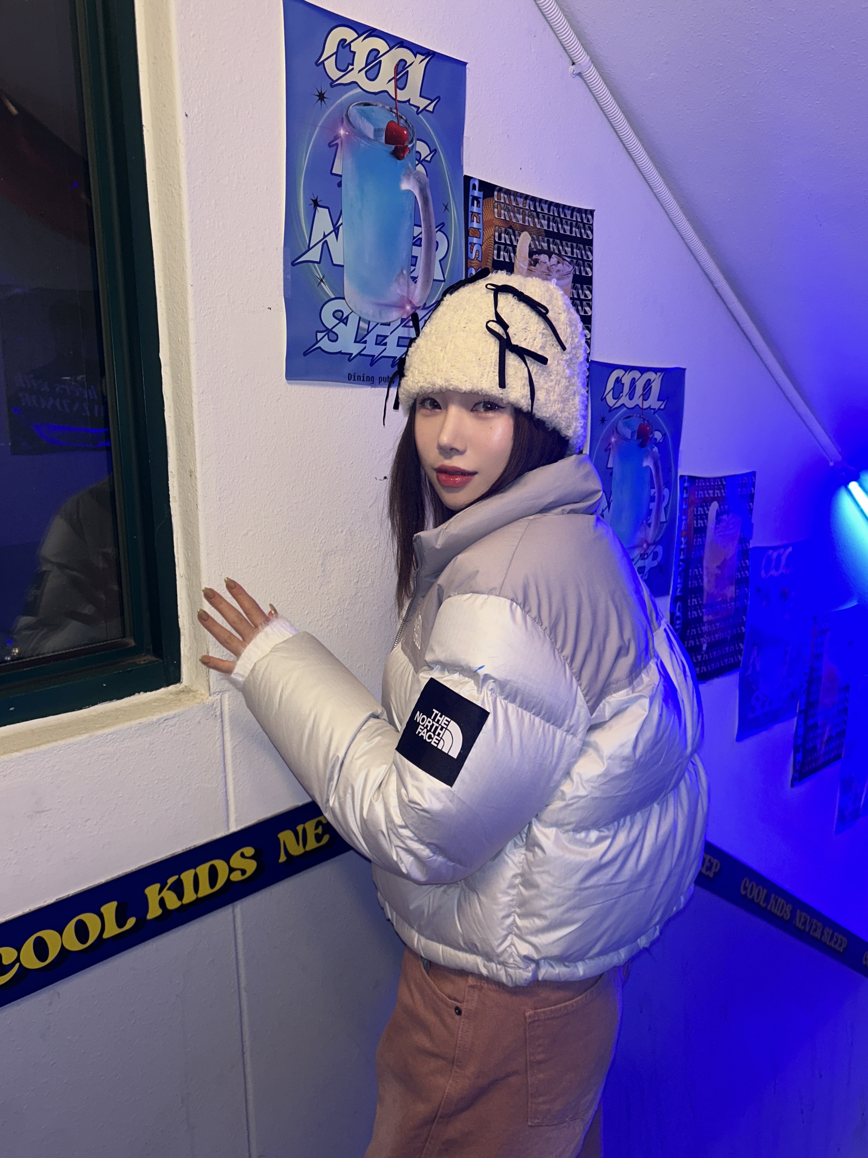 (W) The North Face White Label Novelty Nuptse Down Jacket Ice Gray 착용 스타일 - 3