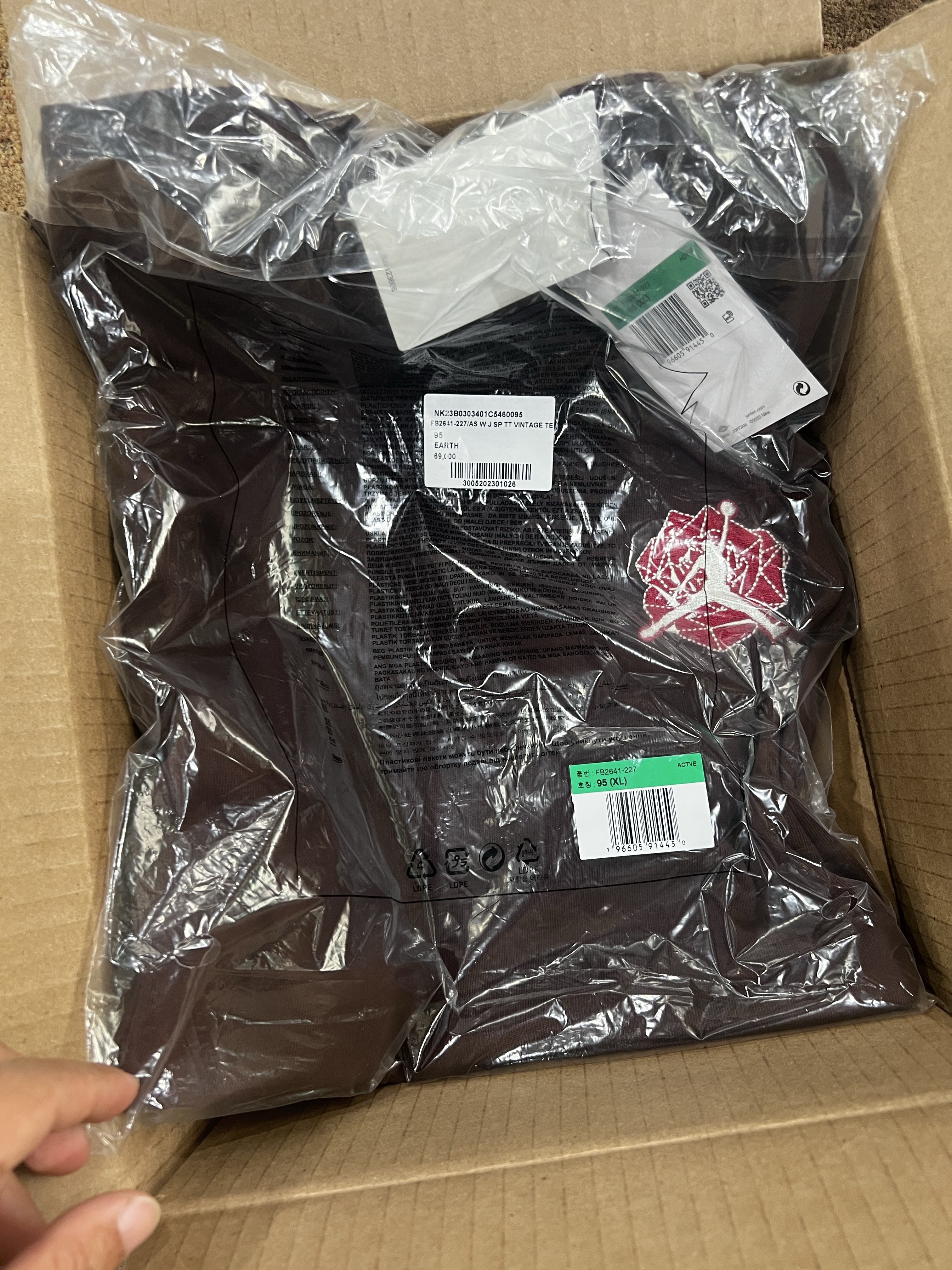 (W) Jordan x Teyana Taylor Vintage T-Shirt Earth - Asia 착용 스타일