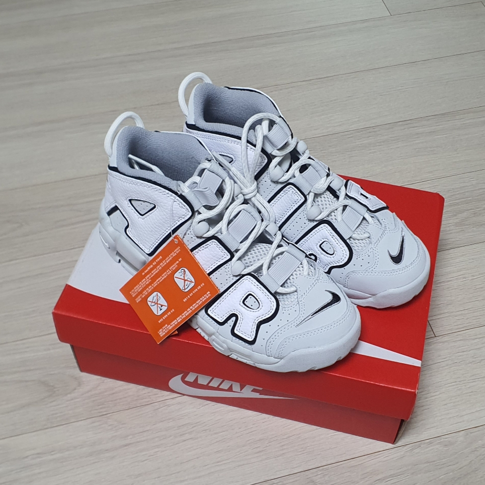 Nike Air More Uptempo Photon Dust 착용 스타일 - 1