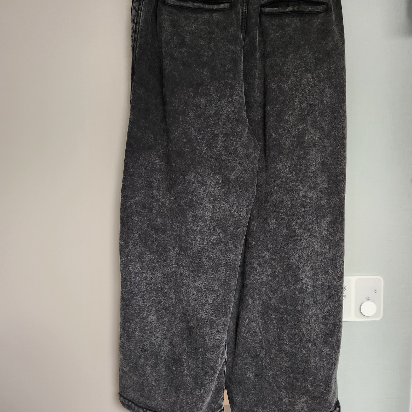 Juun.J Cotton Dyed Distressed Wide Track Pants Grey - FW23 착용 스타일 - 2