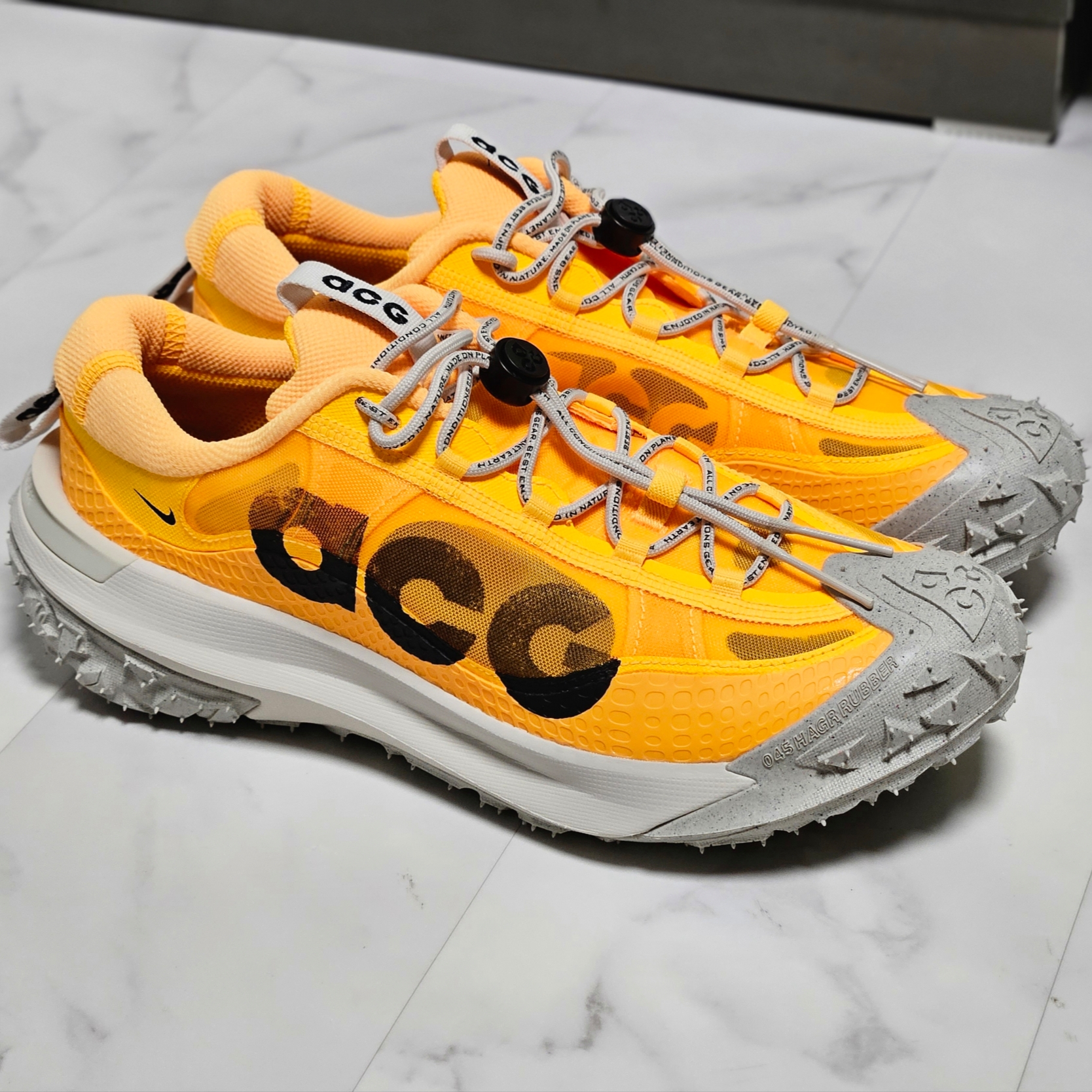 Nike ACG Mountain Fly 2 Low Laser Orange 착용 스타일 - 8
