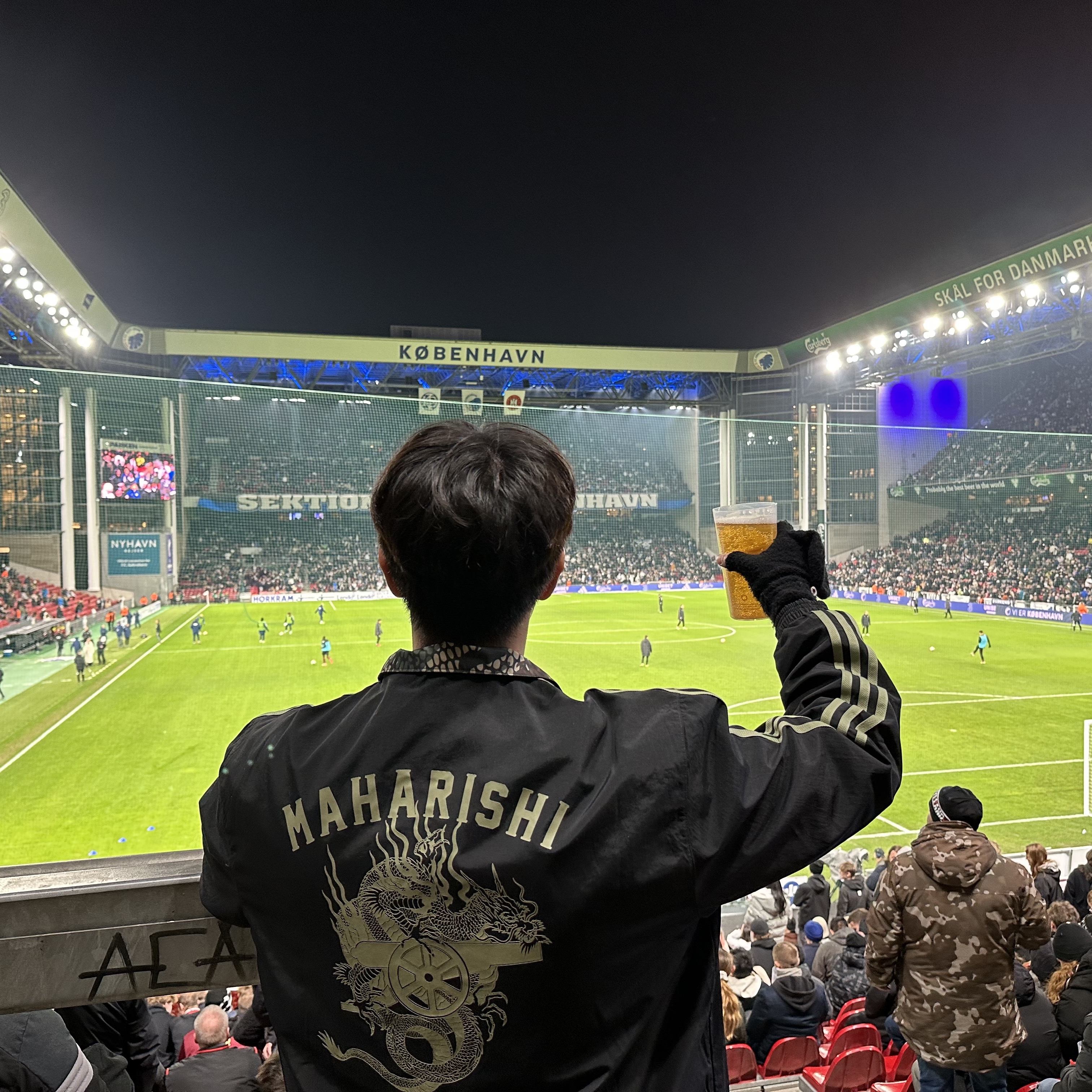 Adidas x Arsenal x Maharishi Anthem Jacket Black Tent Green - US Sizing, Adidas x Arsenal x Maharishi Anthem Jacket Black Tent Green - KR Sizing 착용 스타일 - 2