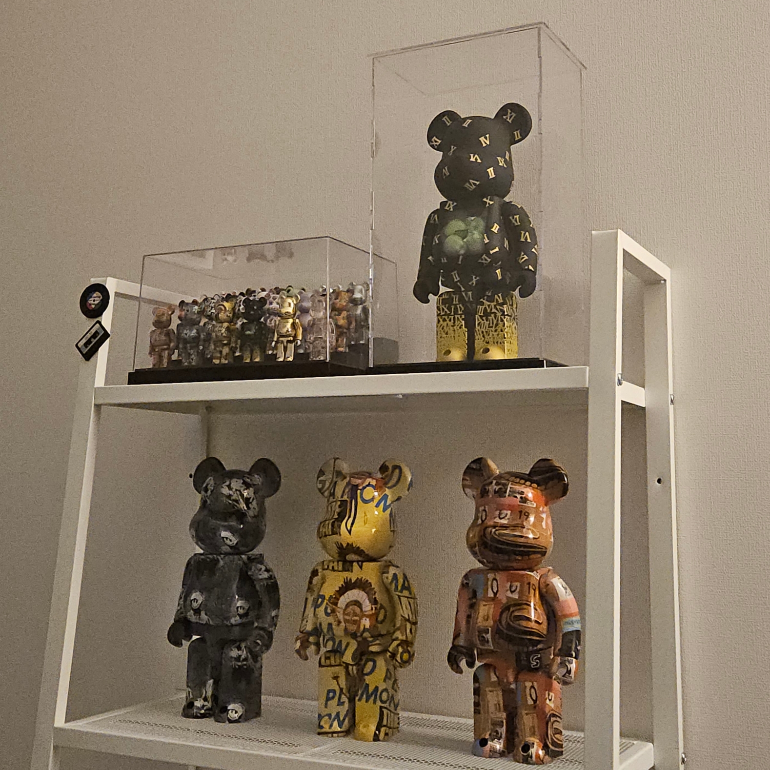 Bearbrick x Shareef 3 100% & 400% Set, Bearbrick Andy Warhol x Jean-Michel Basquiat #3 100% & 400% Set 착용 스타일