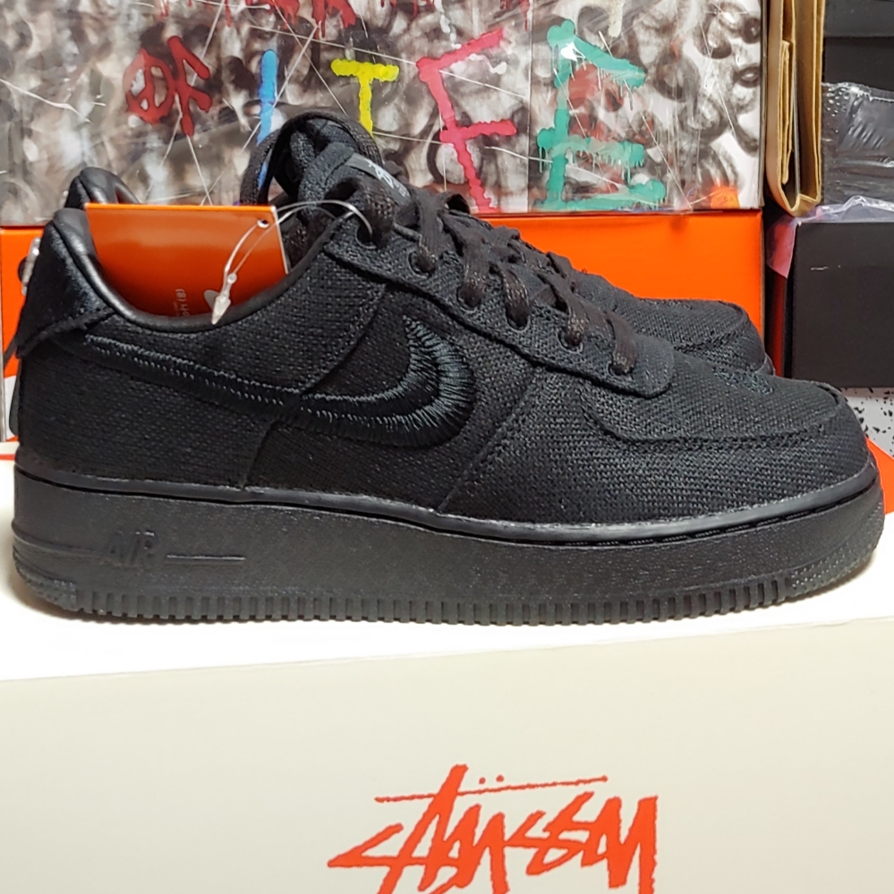 Nike x Stussy Air Force 1 Low Triple Black 착용 스타일 - 2