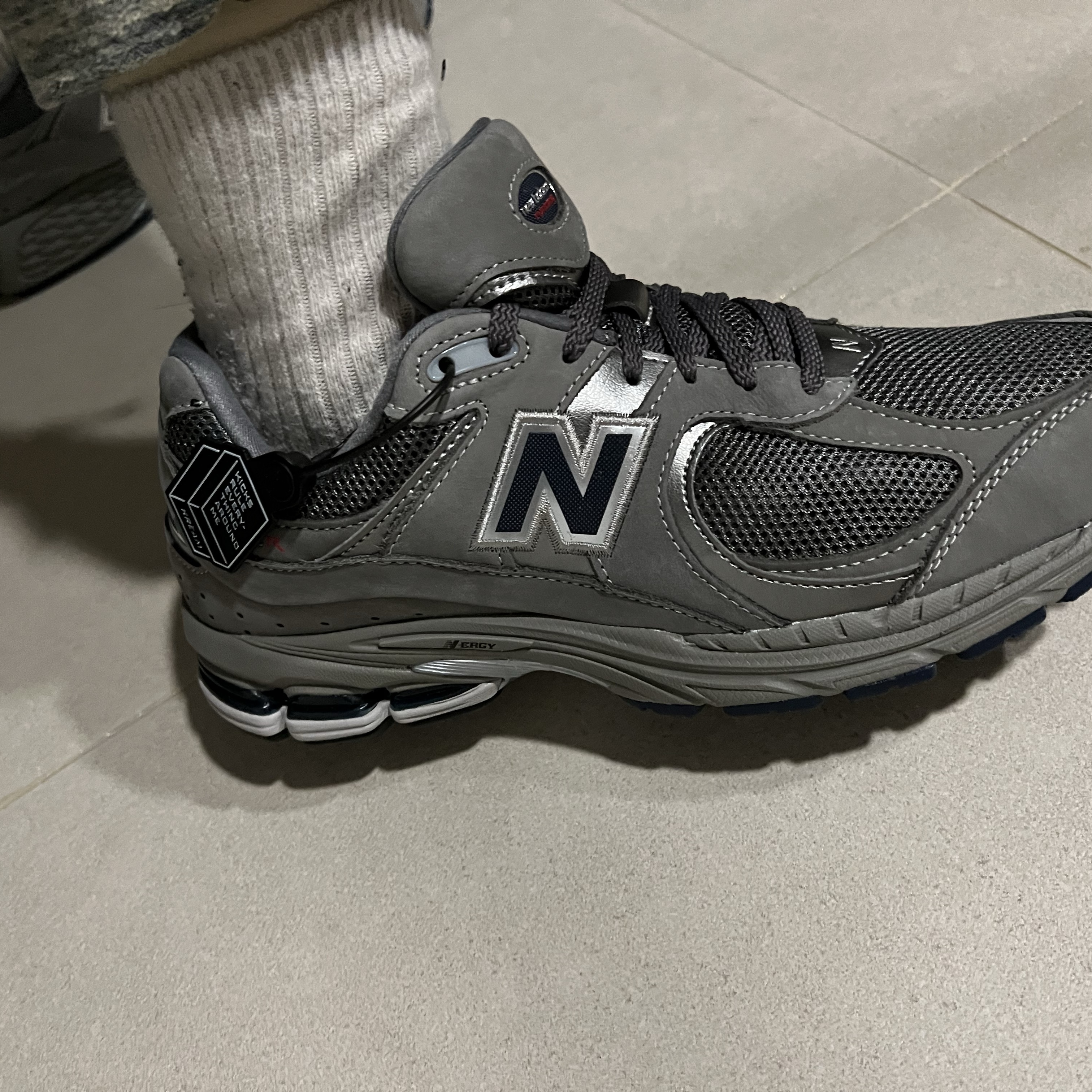New Balance 2002R Gray 착용 스타일 - 4