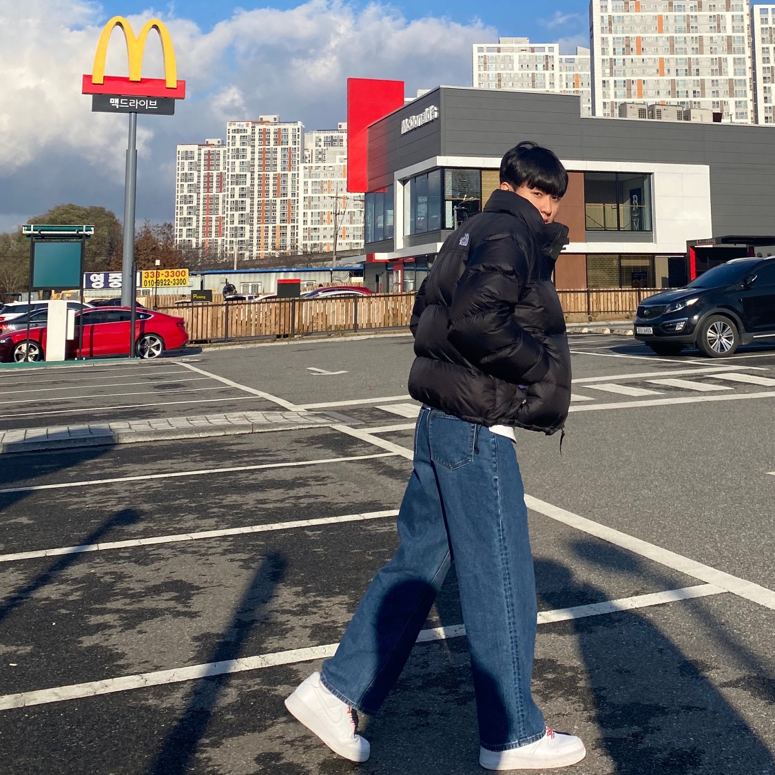 The North Face 1996 Eco Nuptse Jacket Black, Nike x Supreme Air Force 1 Low White 착용 스타일