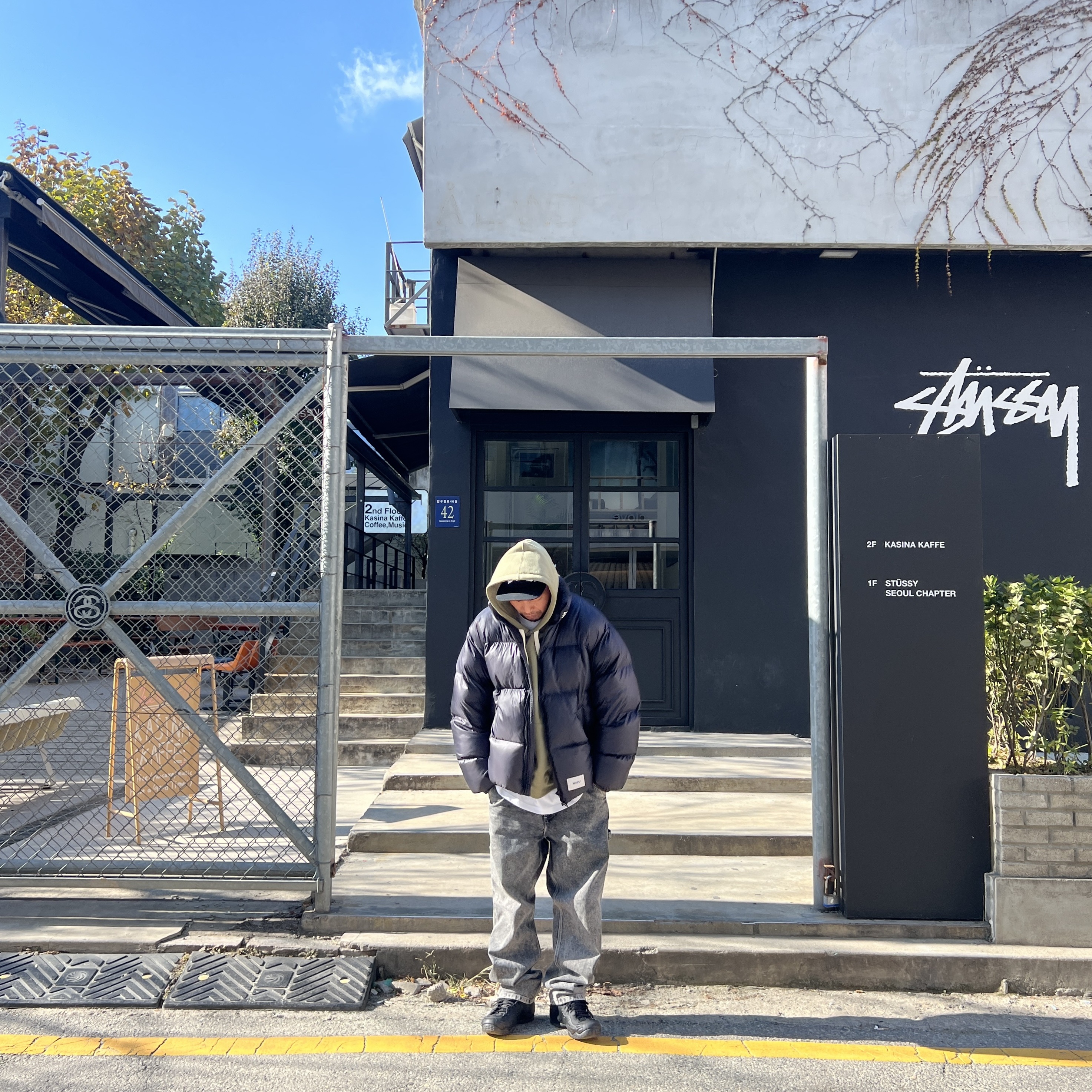 Nike x Comme des Garcons Homme Plus Air Foamposite One Black, Supreme Small Box Drawcord Hooded Sweatshirt Light Olive - 23FW 착용 스타일 - 2