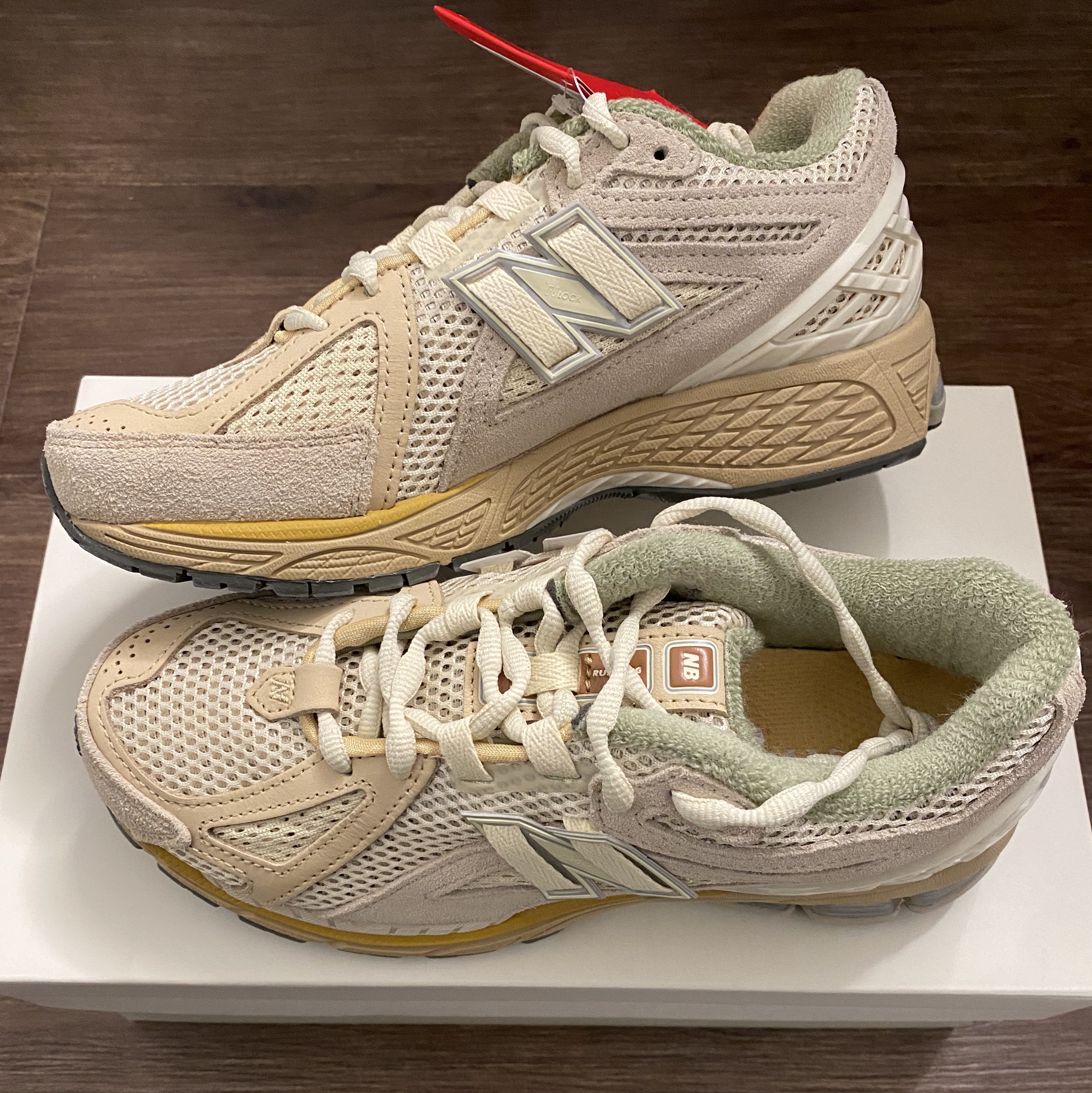 New Balance x Auralee 1906R Bone White 착용 스타일