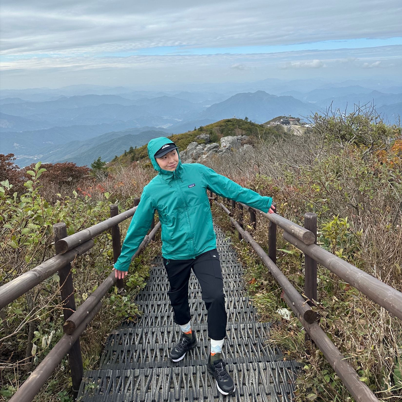Nike Dri-Fit AW84 Trail Running Cap Black White, Patagonia Torrentshell 3L Jacket Borealis Green 착용 스타일 - 2