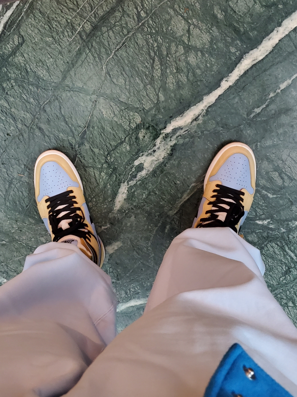 (W) Jordan 1 Zoom Air CMFT Psychic Blue Sesame, Nike NRG Solo Swoosh Fleece Pants Celestine Blue - US/EU 착용 스타일 - 2