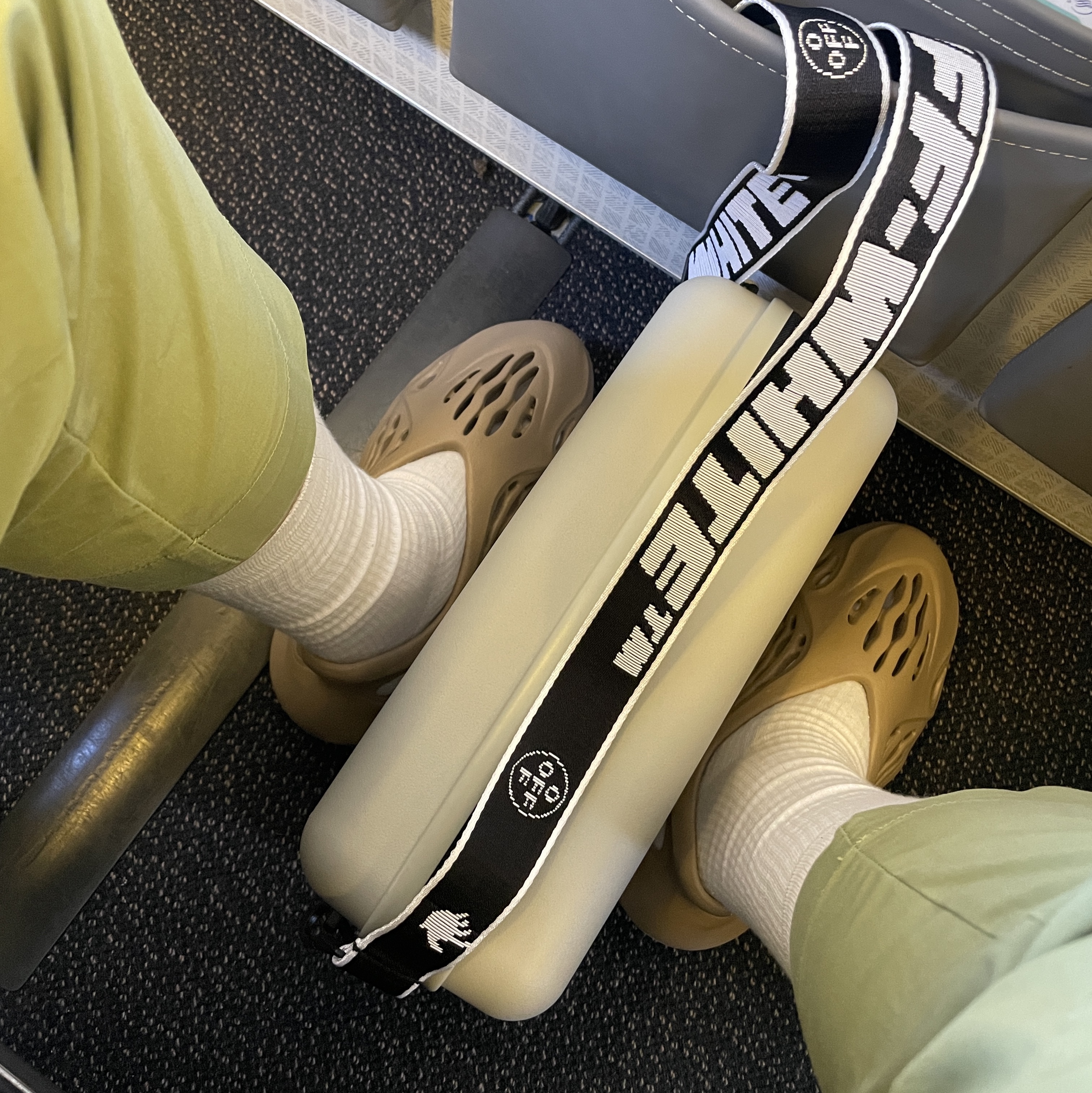Off-White x Amore Pacific Protection Box (Without Cosmetics), Adidas Yeezy Foam RNNR Clay Taupe 착용 스타일