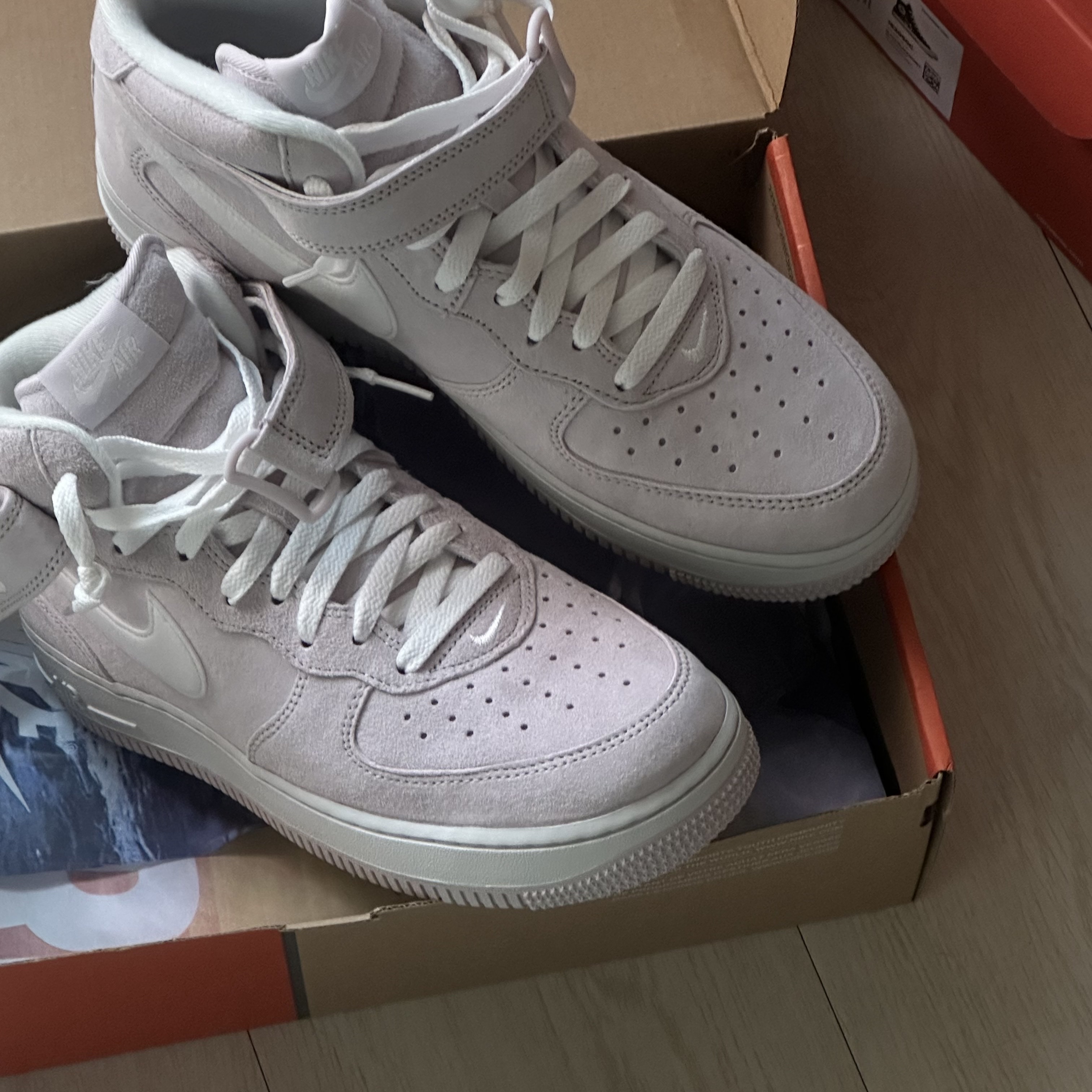 Nike Air Force 1 Mid '07 QS Venice 착용 스타일