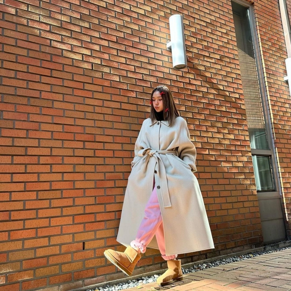 UGG Classic Mini Boots Chestnut 착용 스타일 - 2