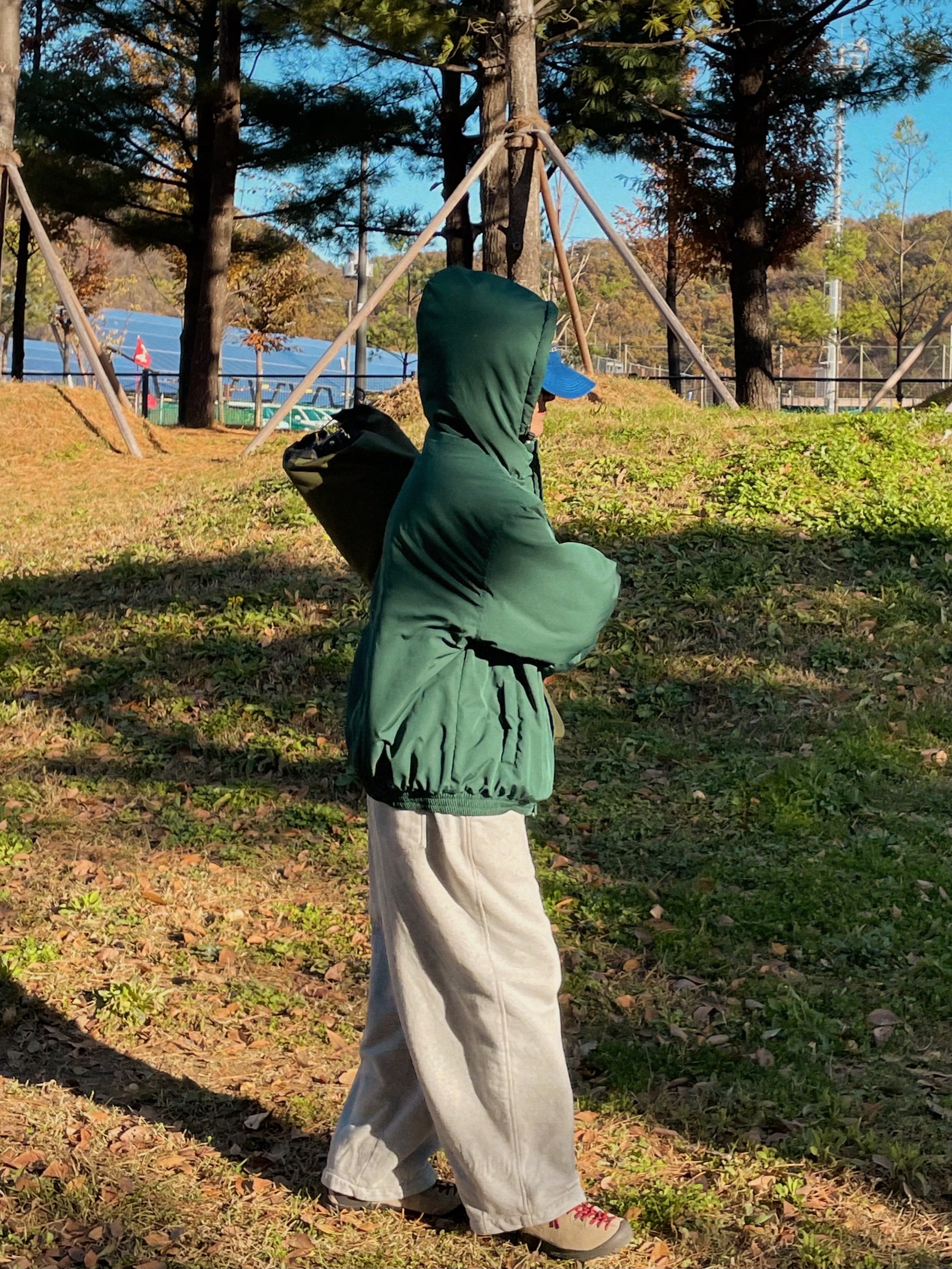 Keen Jasper Suede Sneakers Silver Mink 착용 스타일 - 3