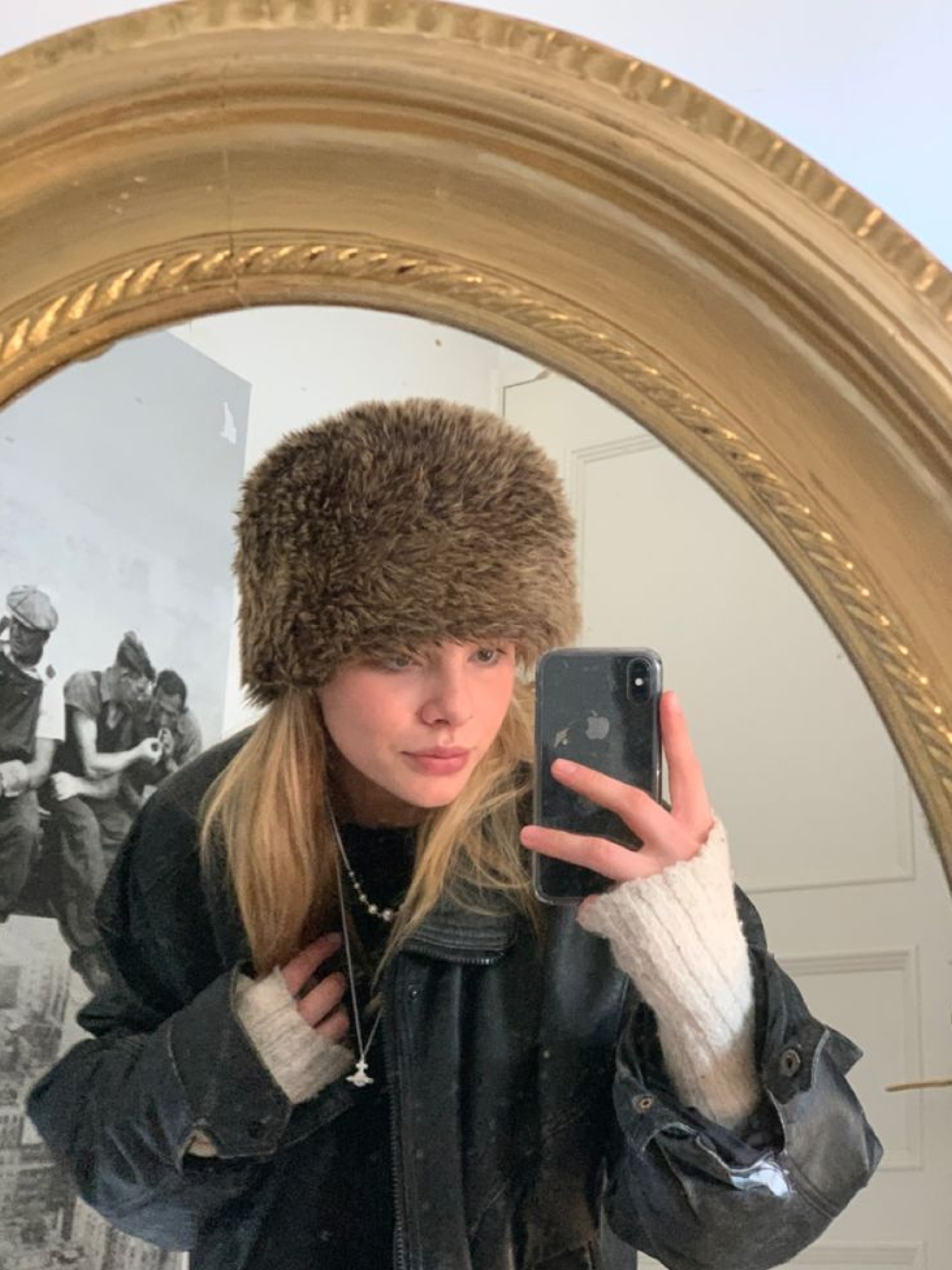 Millo Women Fur Knit Bucket Hat Brown 착용 스타일 - 5