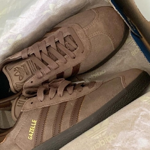Adidas Gazelle Earth Strata Brown Gum 착용 스타일