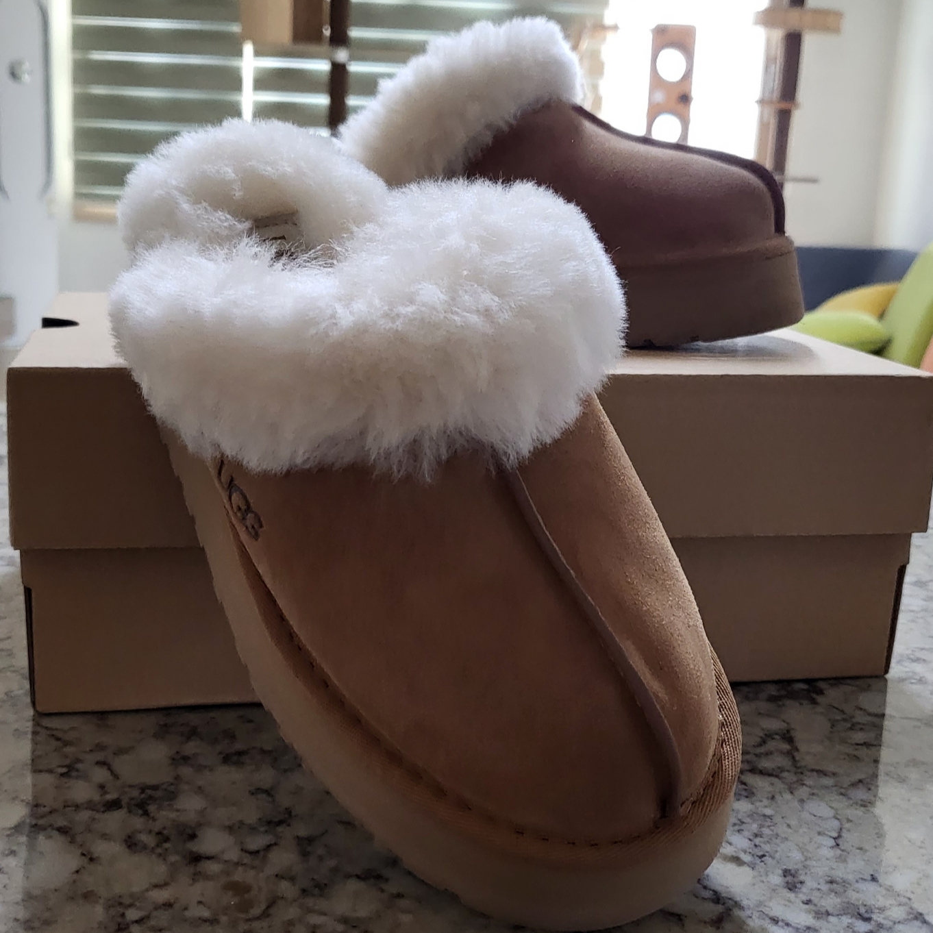 (W) UGG Disquette Slipper Chestnut 착용 스타일 - 1