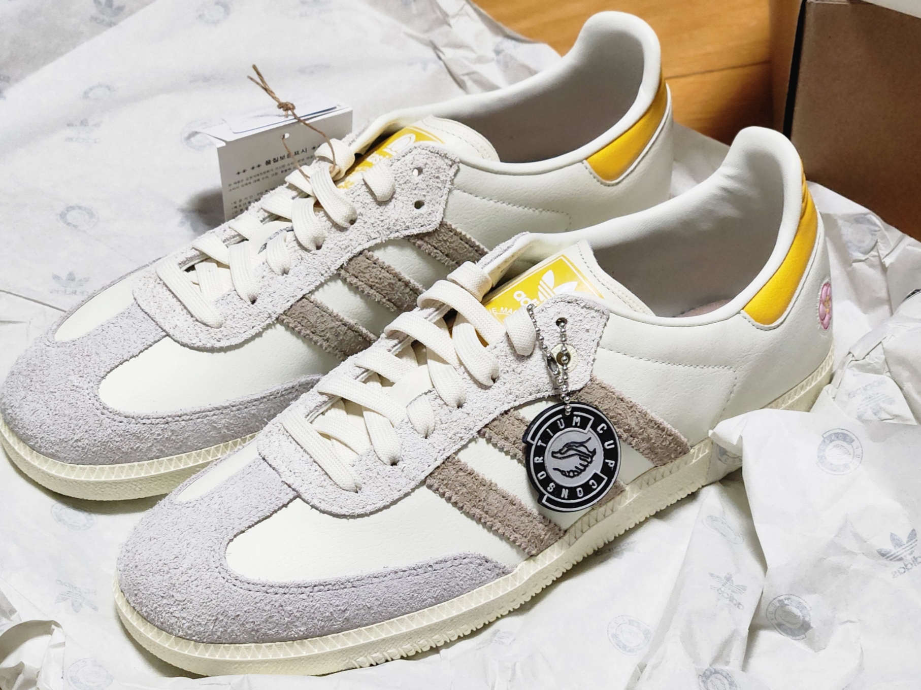 Adidas x Kasina Samba Consortium Cup Off White Trace Khaki 착용 스타일