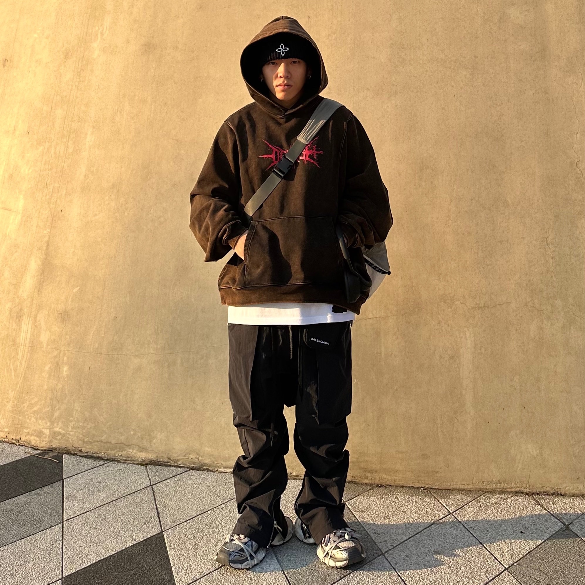 Balenciaga 3XL Sneakers Grey Black 착용 스타일 - 2