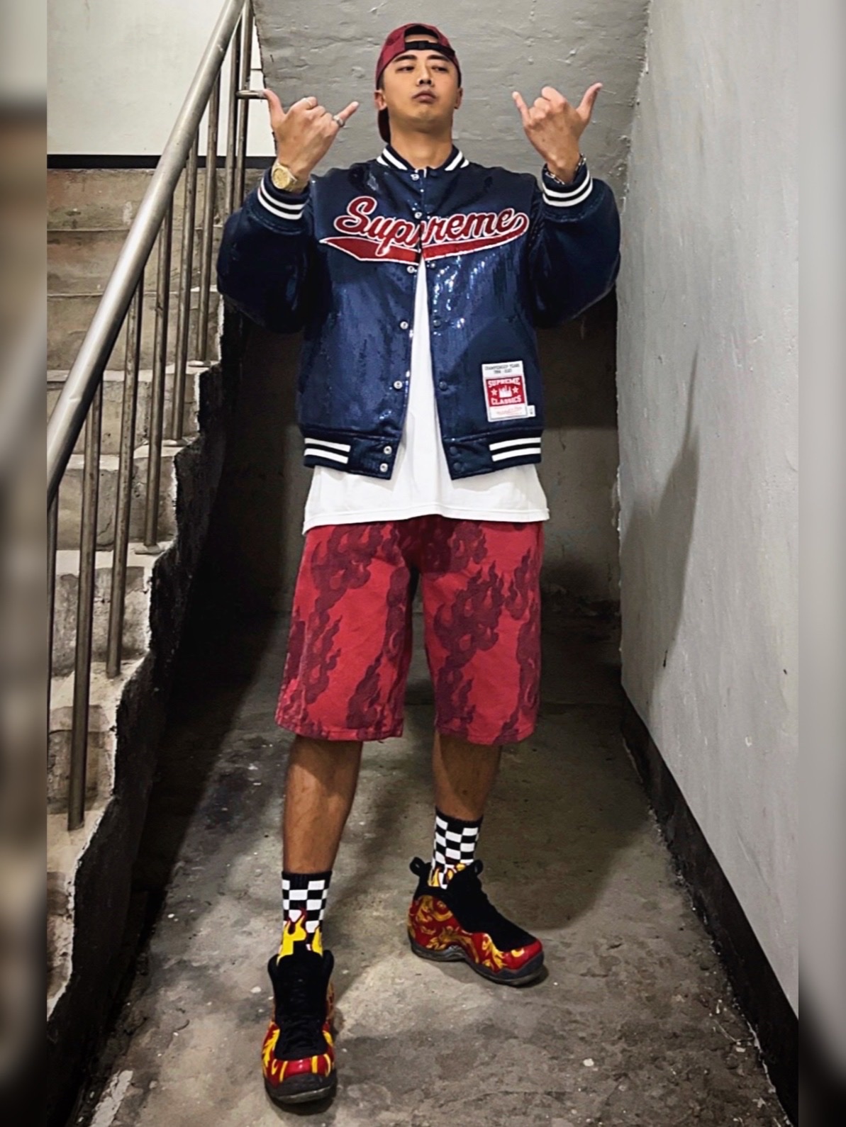 Supreme Flames Jacquard Denim Camp Cap Washed Red - 23SS, Supreme Flames Jacquard Baggy Denim Shorts Washed Red - 23SS 착용 스타일 - 1