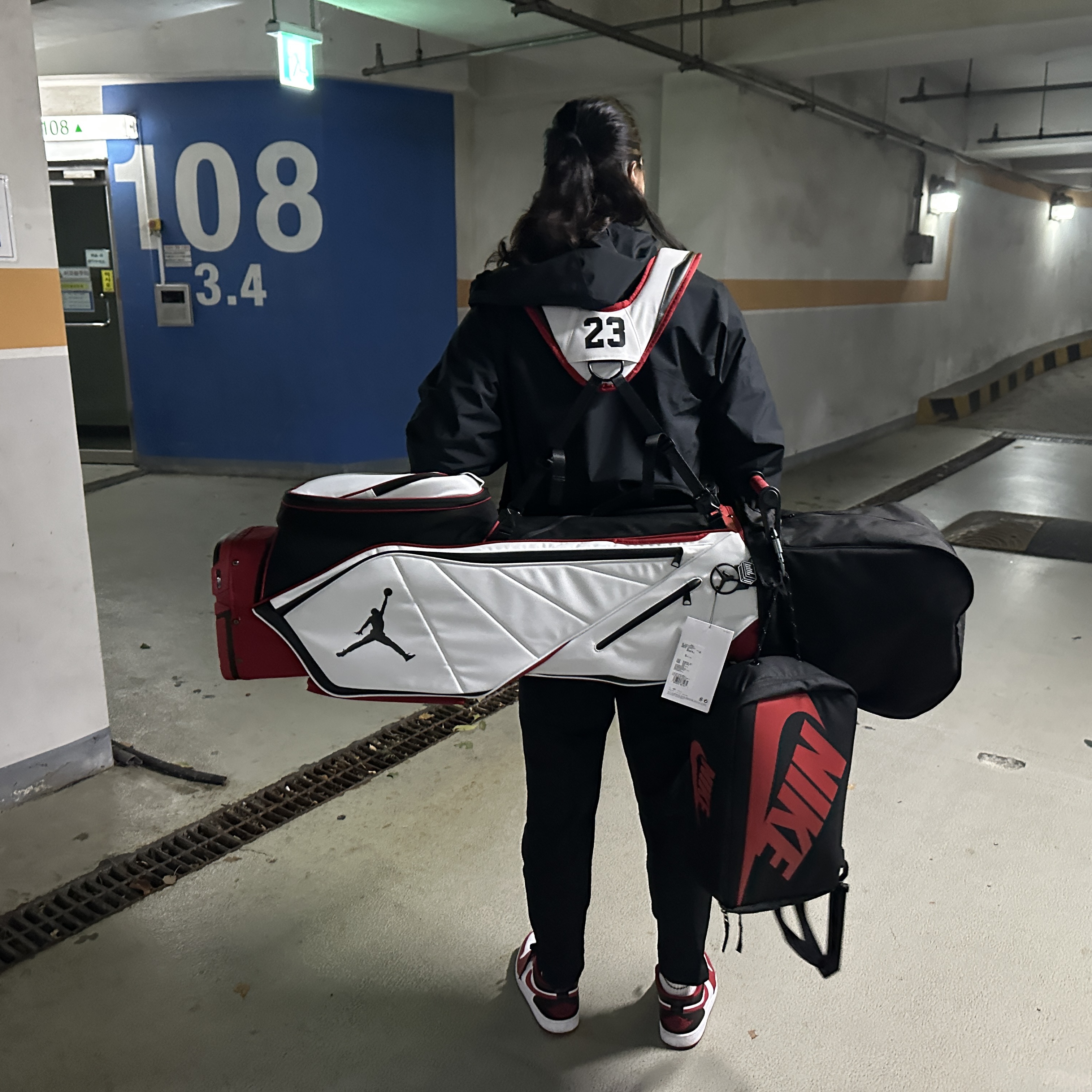 Jordan Fade Away Golf Bag White Varsity Red, Nike ACG Storm-Fit ADV Cascade Rains Full Zip Jacket Black - Asia 착용 스타일