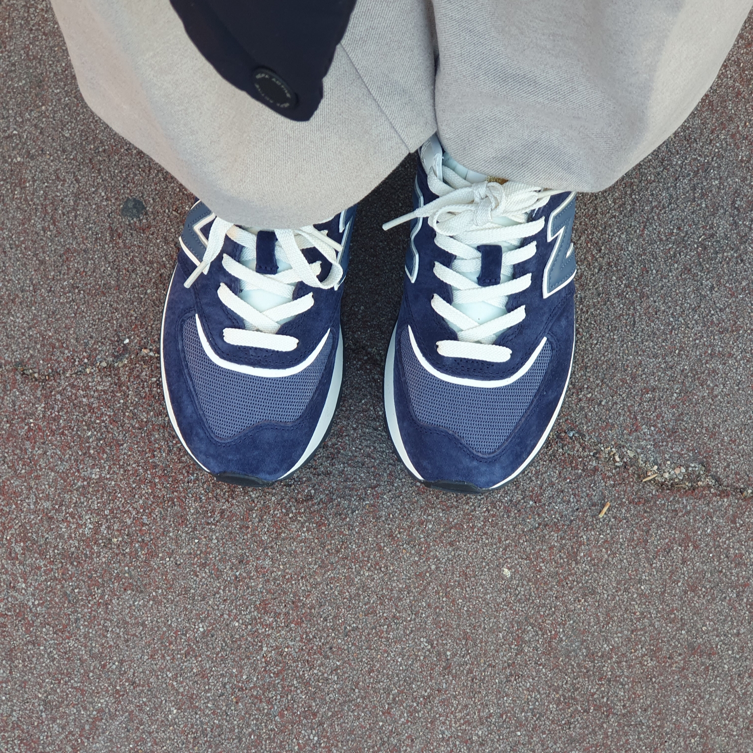 New Balance 574 Legacy Navy 착용 스타일