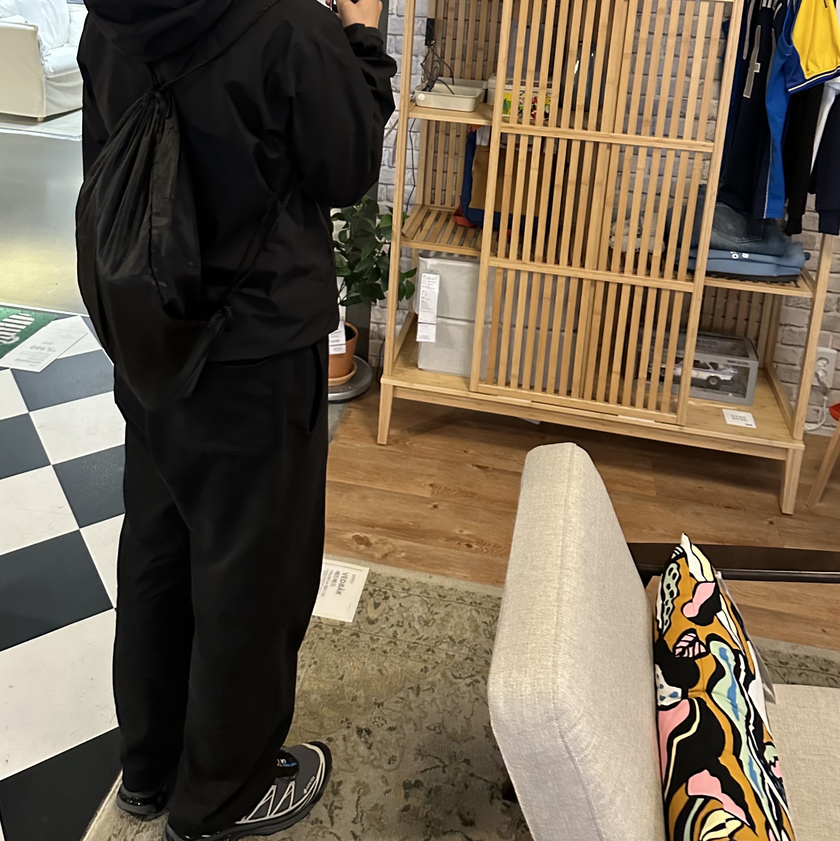 Arc'teryx Beta Jacket Black, Salomon XT-6 Gore-Tex Black Ebony 착용 스타일 - 1