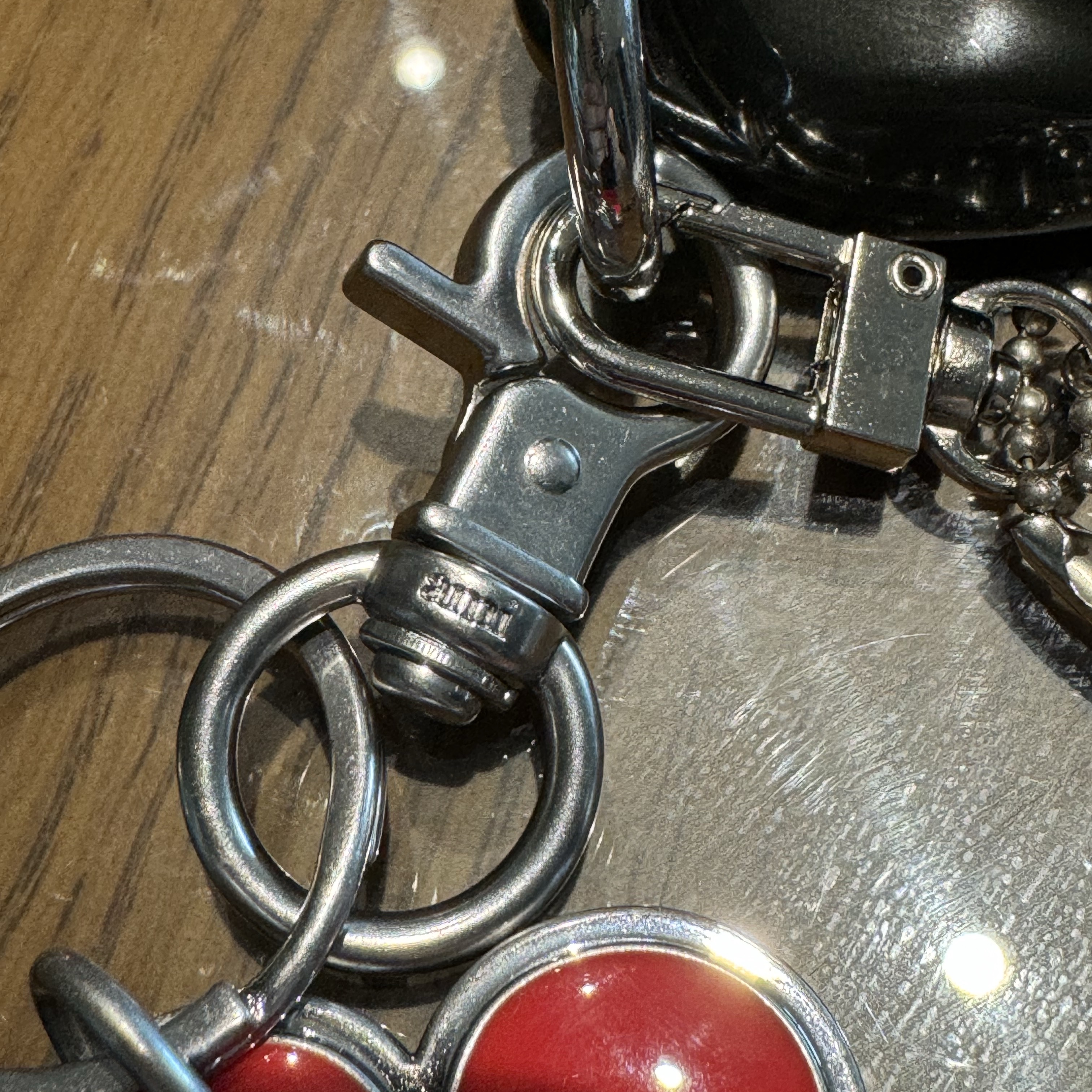 AMI de Coeur Keyring Red 착용 스타일 - 4