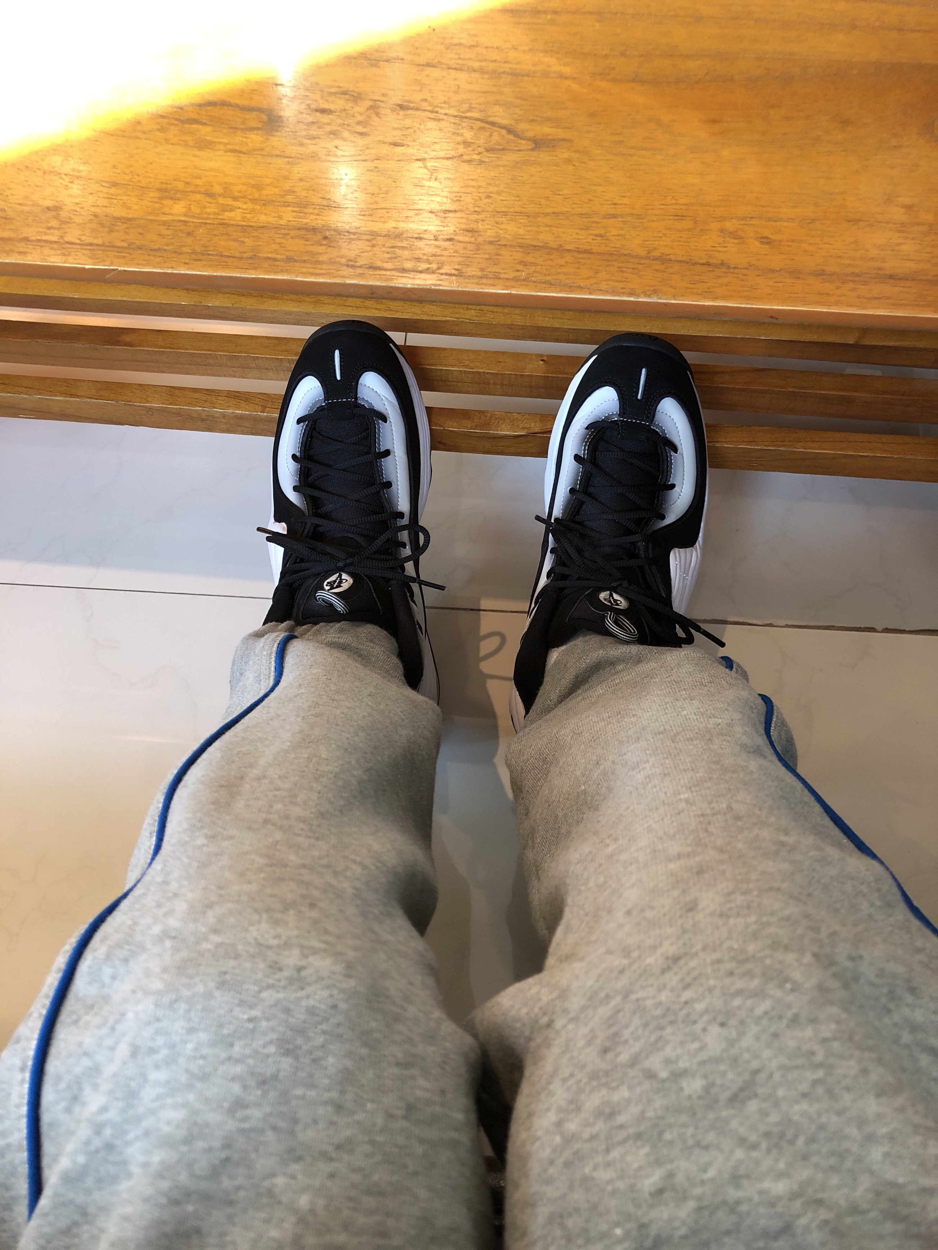 Converse x Ader Error Shapes Varsity Jacket Cobalt, Converse x Ader Error Shapes Pullover Hoodie Vintage Grey Heather 착용 스타일 - 2