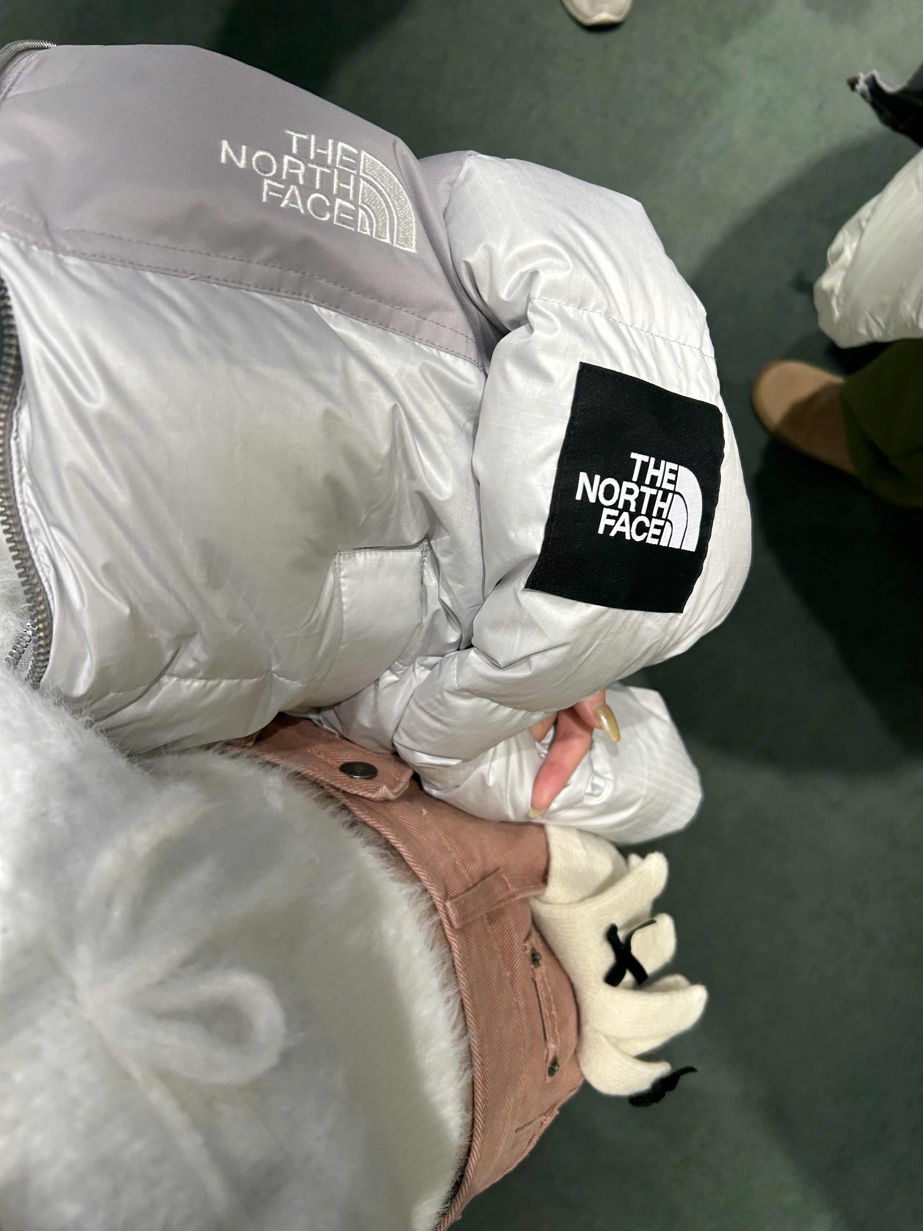 (W) The North Face White Label Novelty Nuptse Down Jacket Ice Gray 착용 스타일 - 9