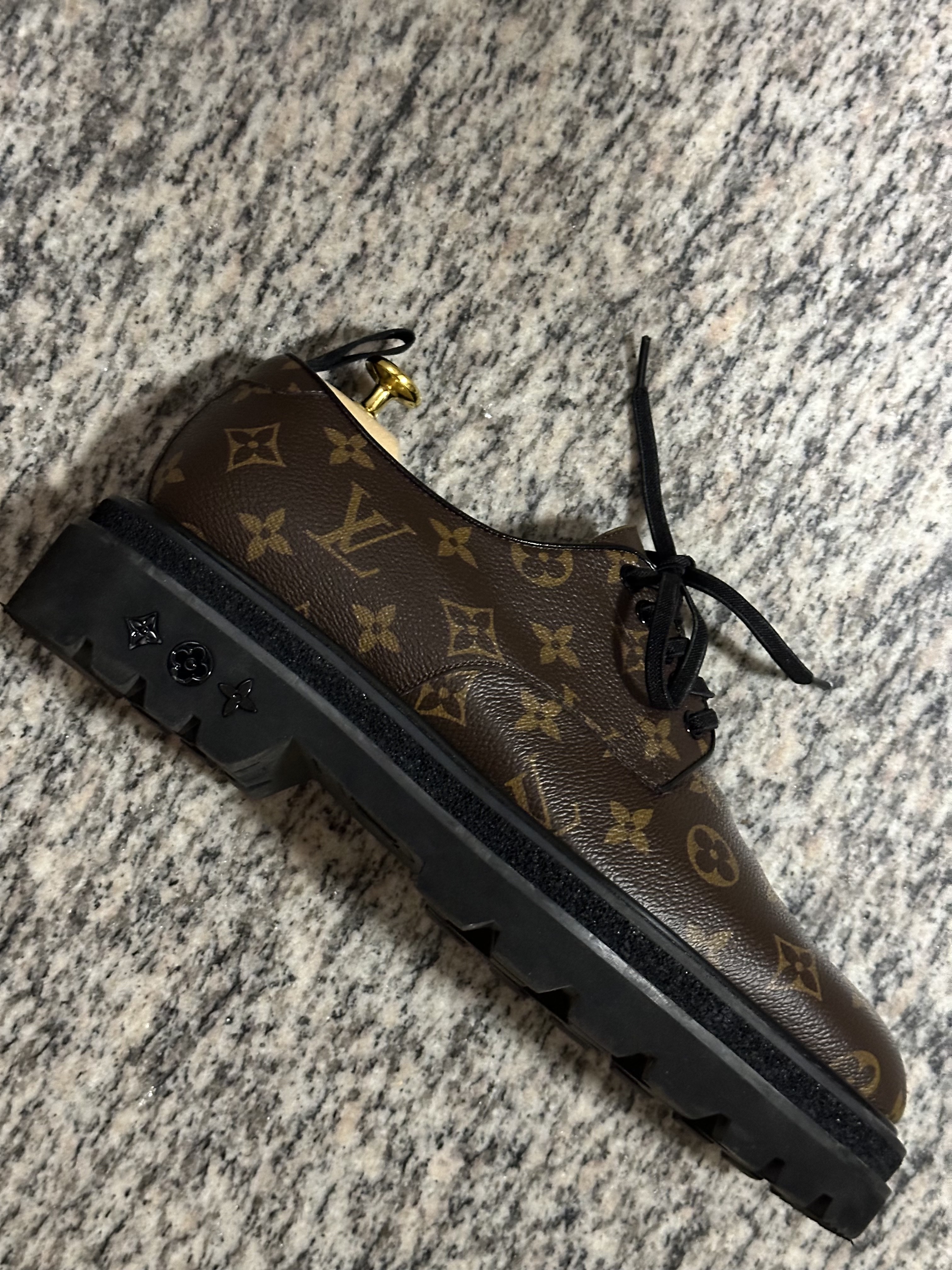 Louis Vuitton x Timberland 6 Inch Ankle Boot Beige, Louis Vuitton LV Easy Mule Monogram 착용 스타일 - 2
