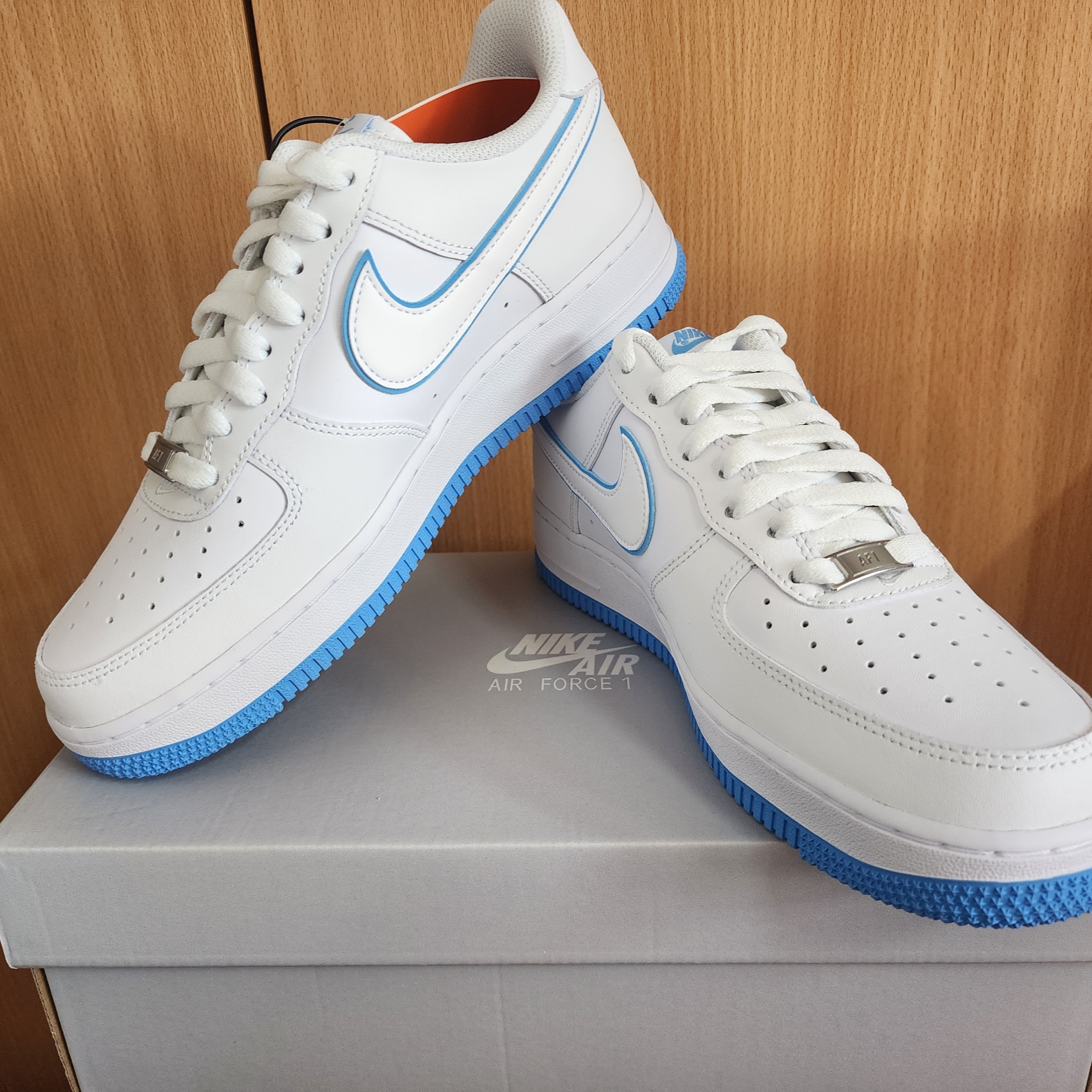 Nike Air Force 1 '07 White University Blue 착용 스타일 - 1